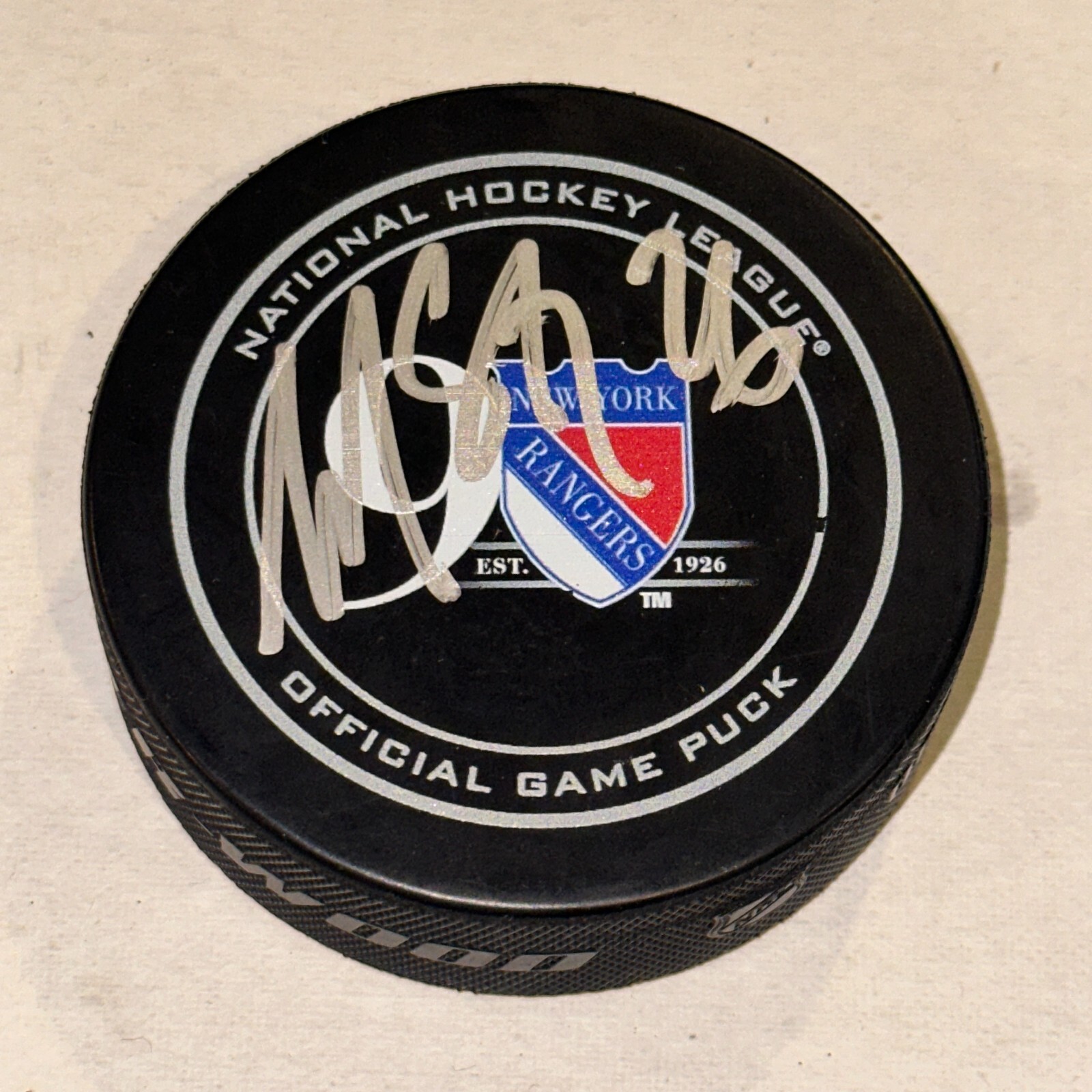 MARTIN ST. LOUIS Signed NY RANGERS 90th Anniv Official GAME Puck Beckett (BAS)