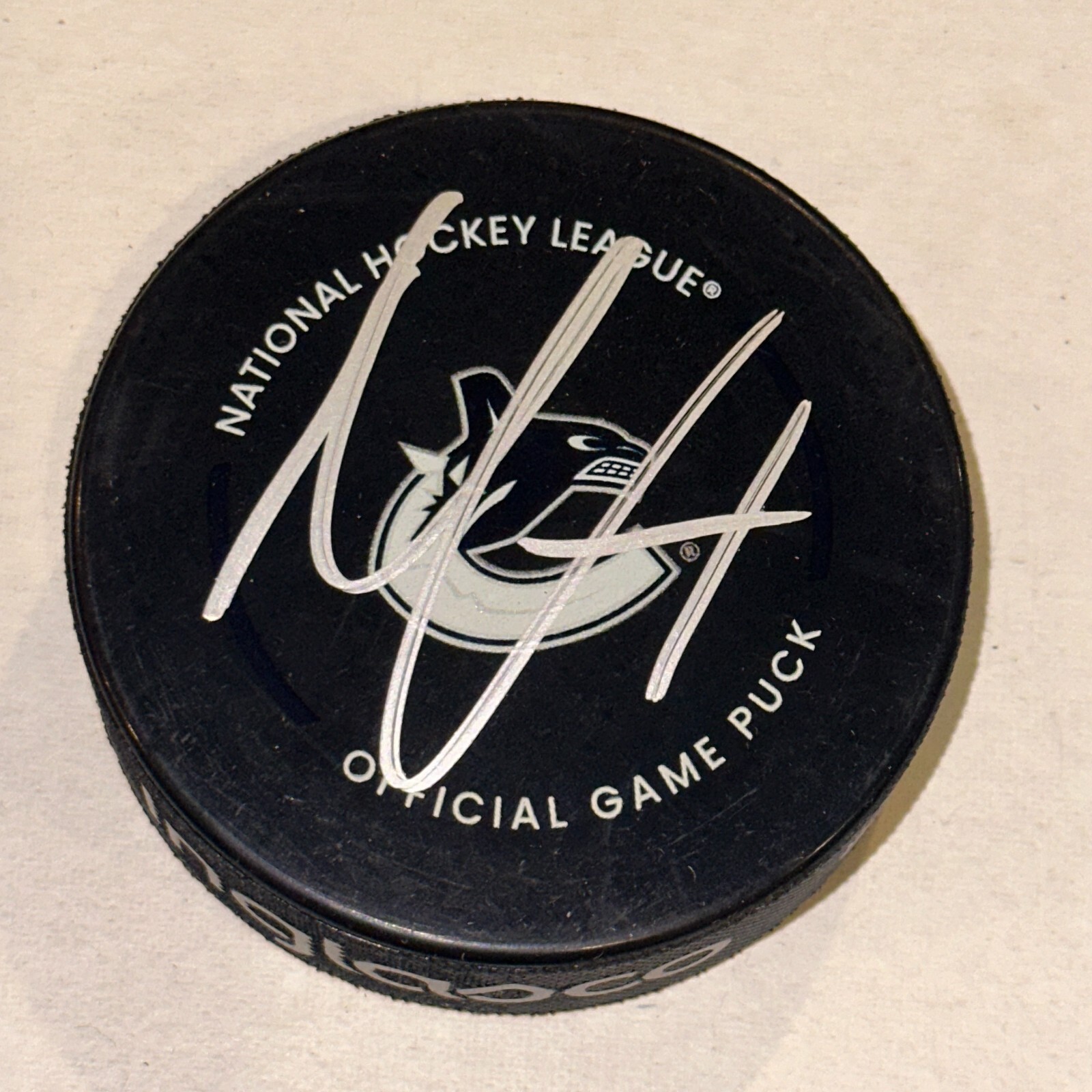 NILS HOGLANDER Signed Vancouver CANUCKS Official GAME Puck Beckett (BAS)