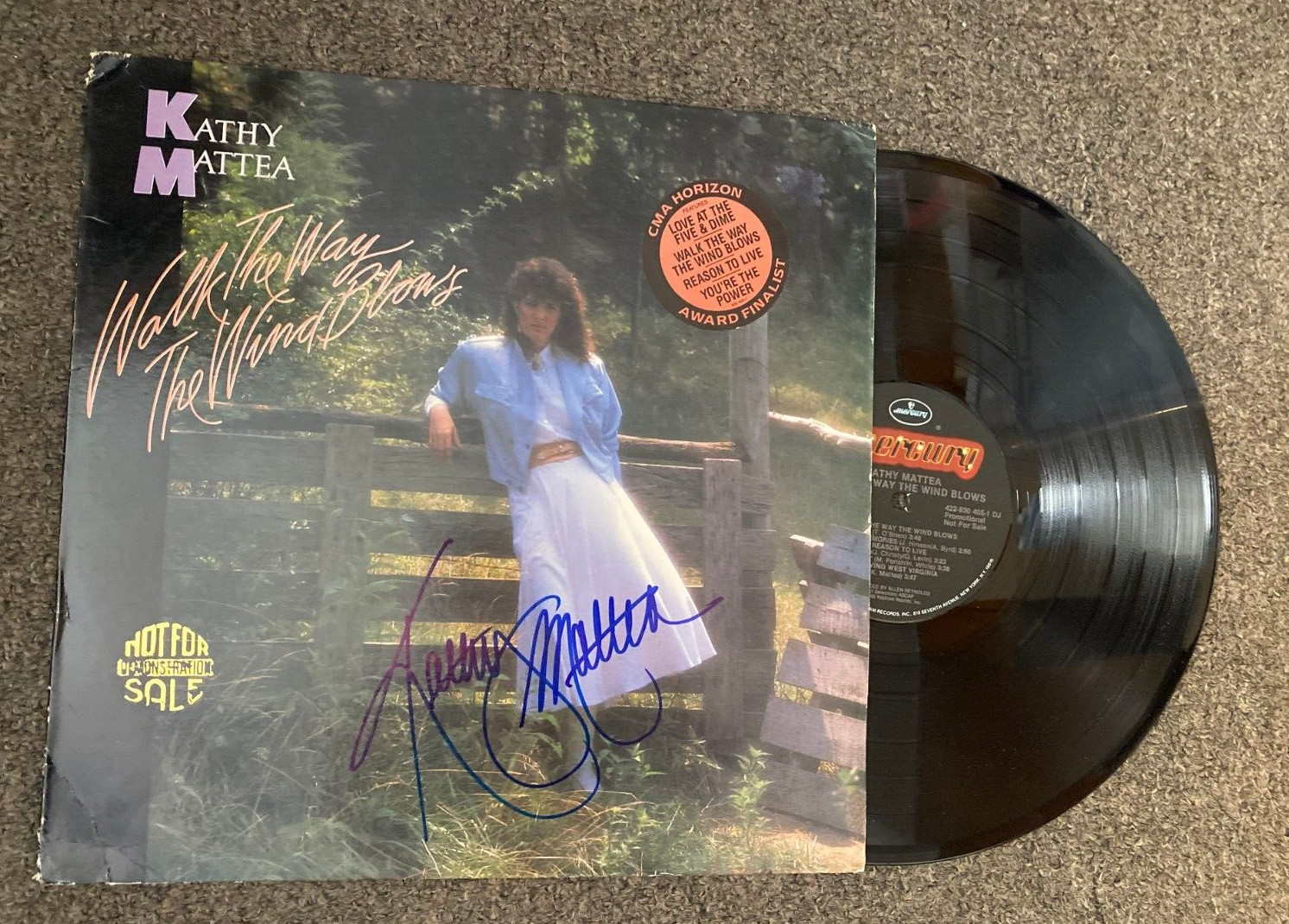 KATHY MATTEA WALK THE WAY THE WIND BLOWS SIGNED AUTOGRAPH VINYL ALBUM COVER COA