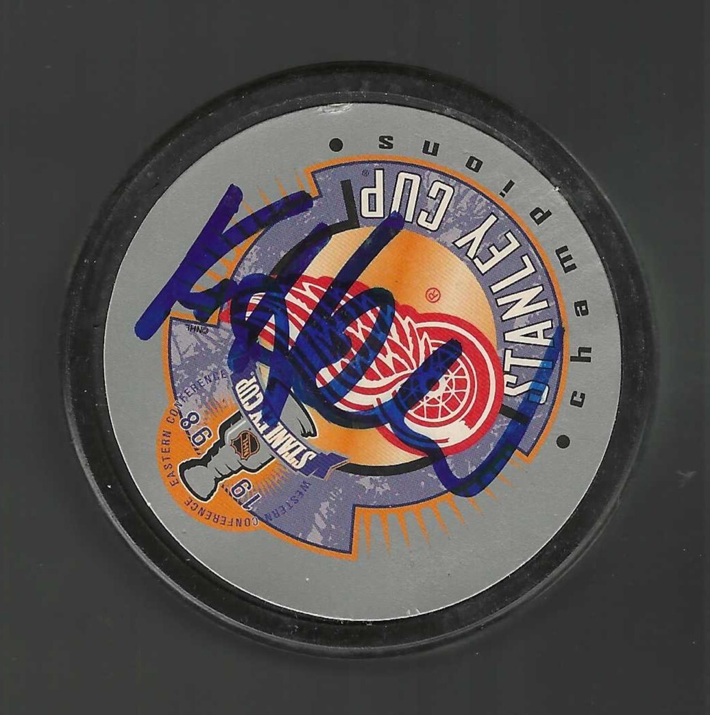 Ken Holland Signed Detroit Red Wings 1998 Stanley Cup Champions Souvenir Puck