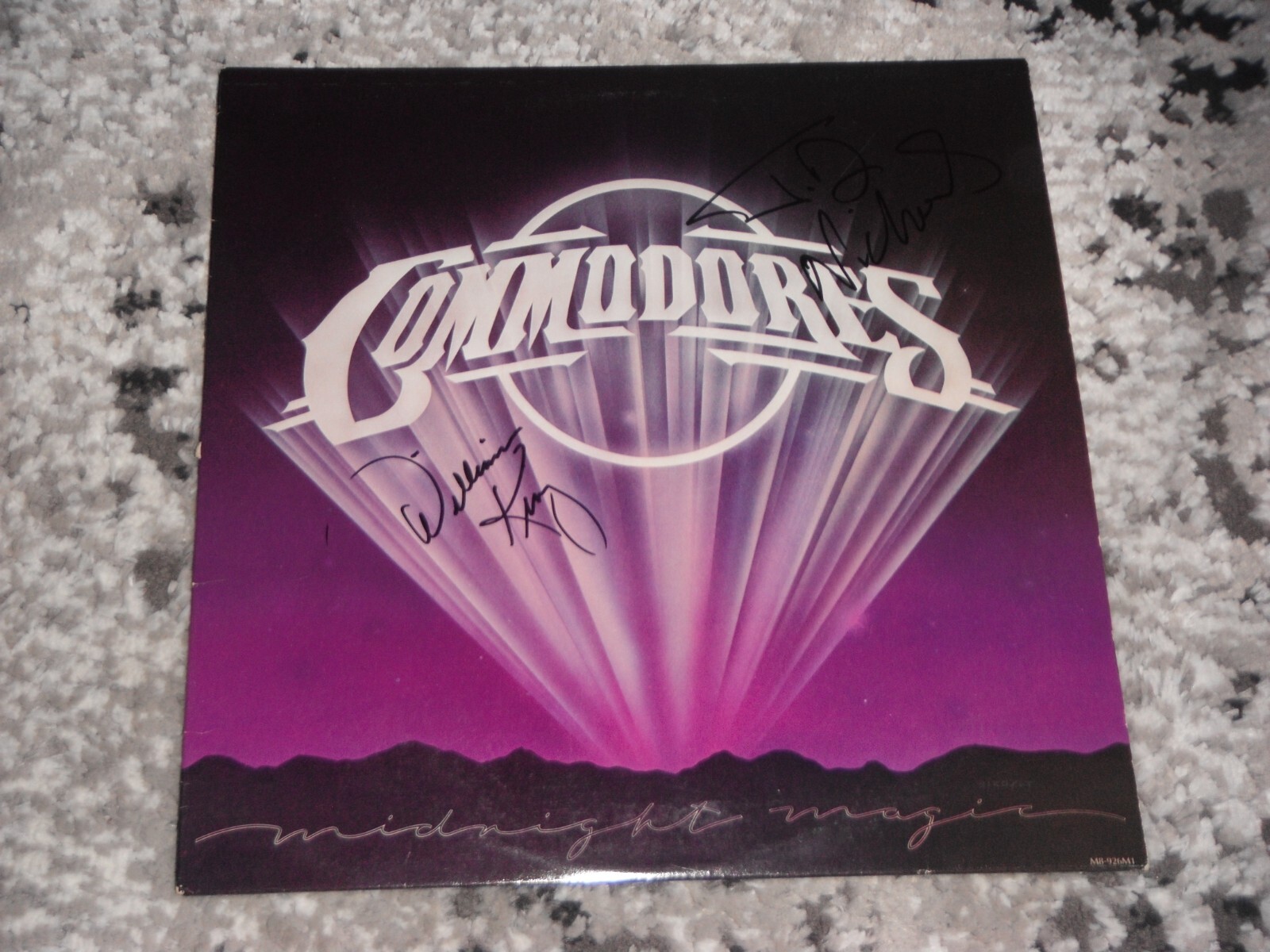 THE COMMODORES SIGNED MIDNIGHT MAGIC VINYL ALBUM WILLIAM KING + JD NICHOLAS
