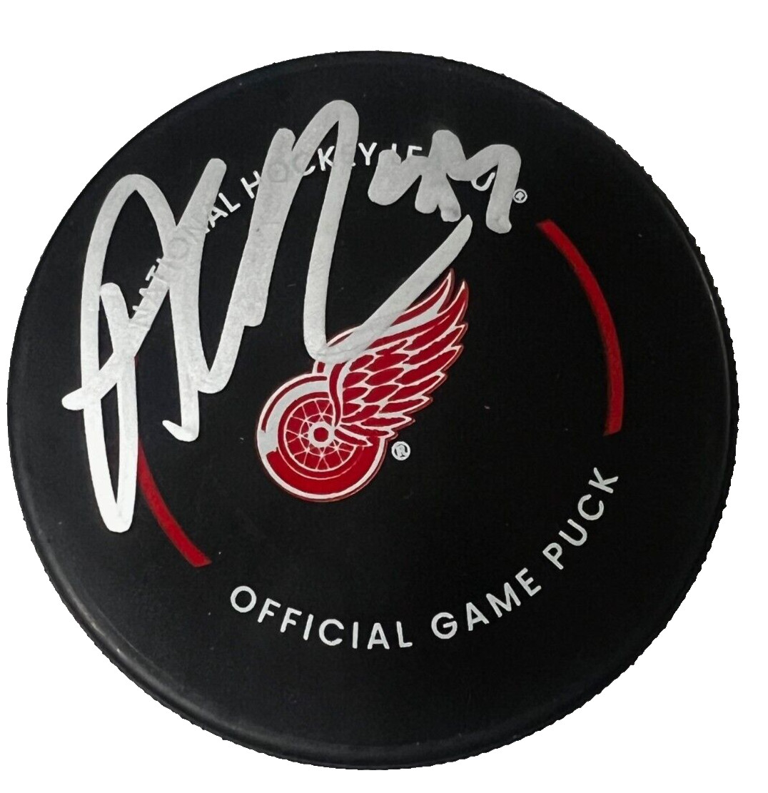 ALEX DEBRINCAT signed (DETROIT RED WINGS) Game Hockey puck BECKETT BAS BM02758