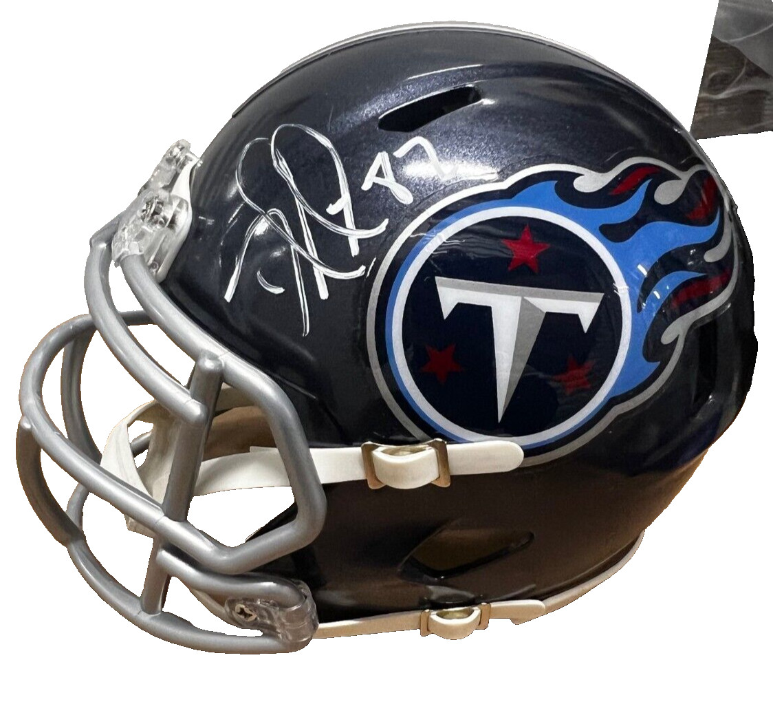 DELANIE WALKER signed (TENNESSEE TITANS) mini football helmet BECKETT AD47274