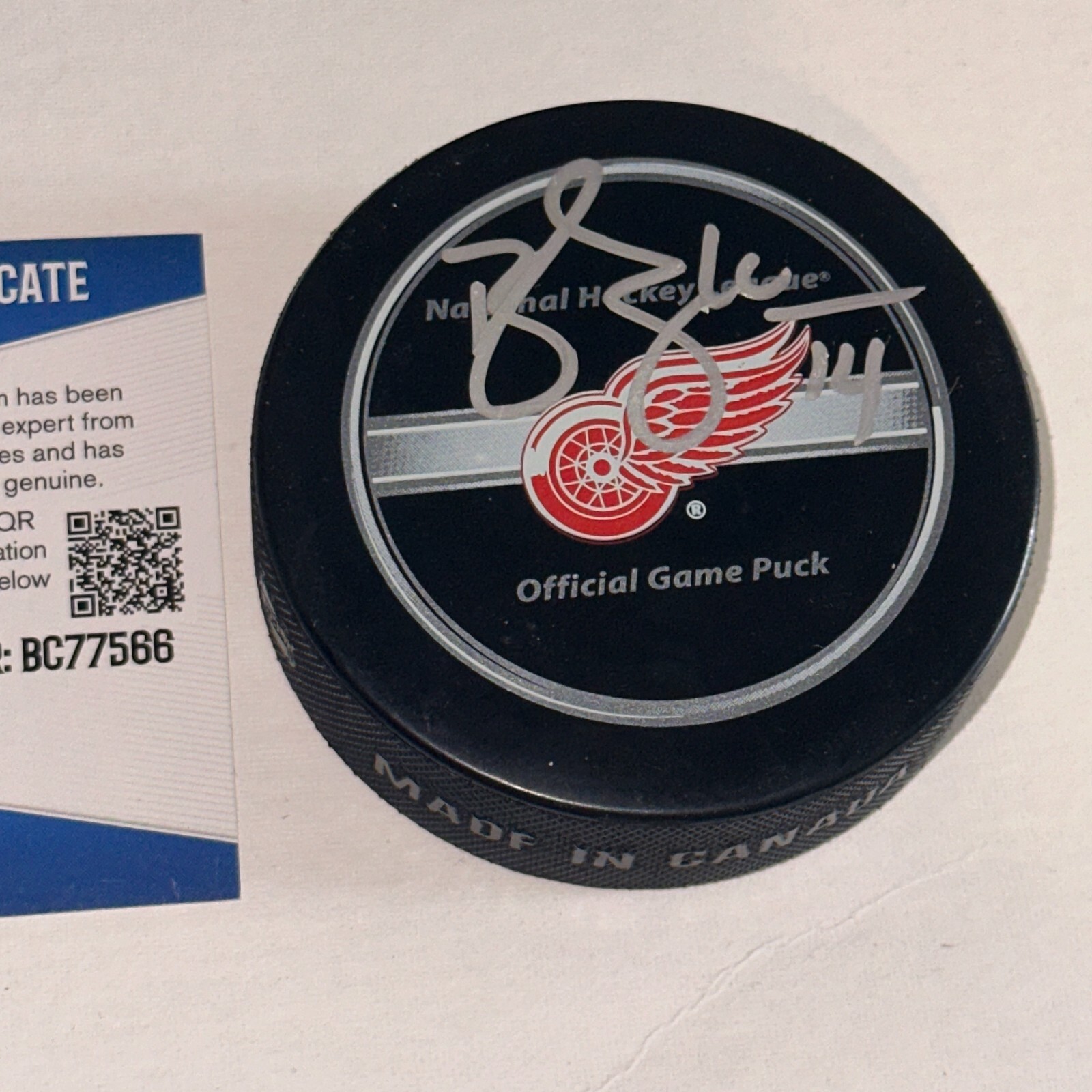 BRENDAN SHANAHAN Signed Detroit RED WINGS Official GAME Puck Beckett (BAS)