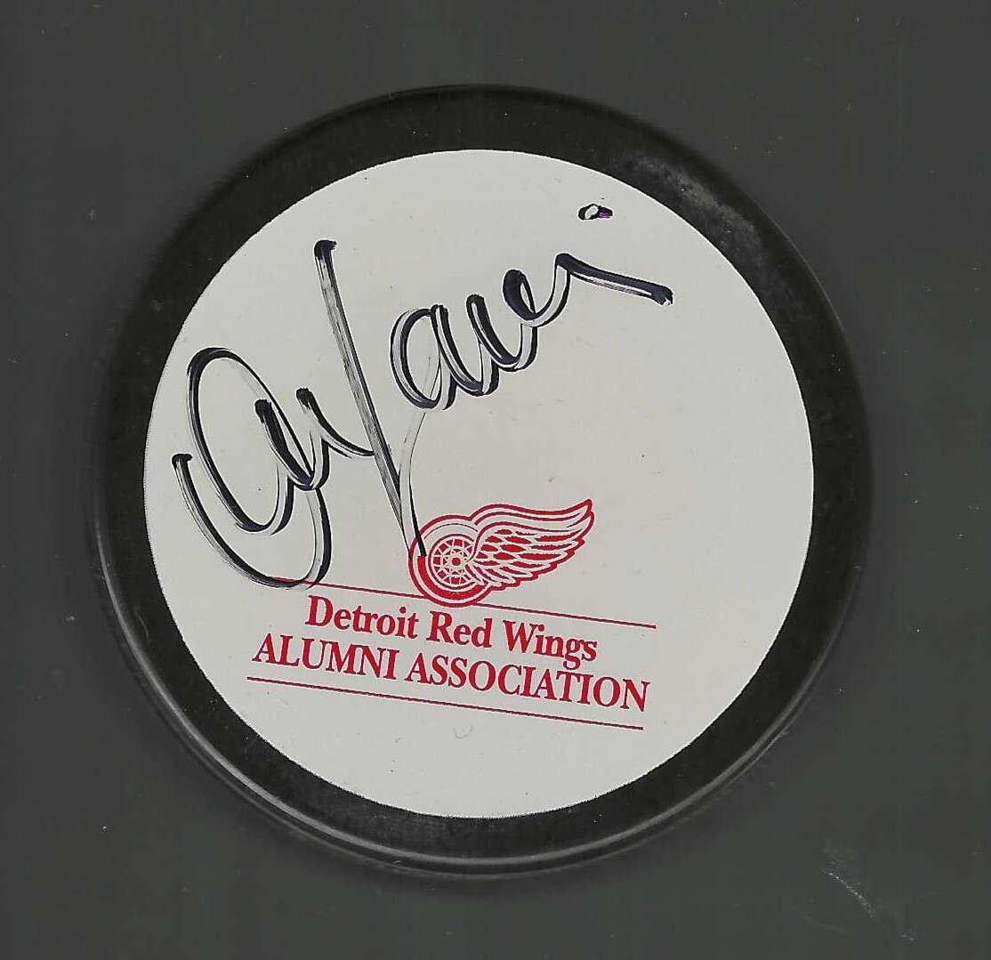 Dave Lewis Signed Detroit Red Wings Alumni Association Puck