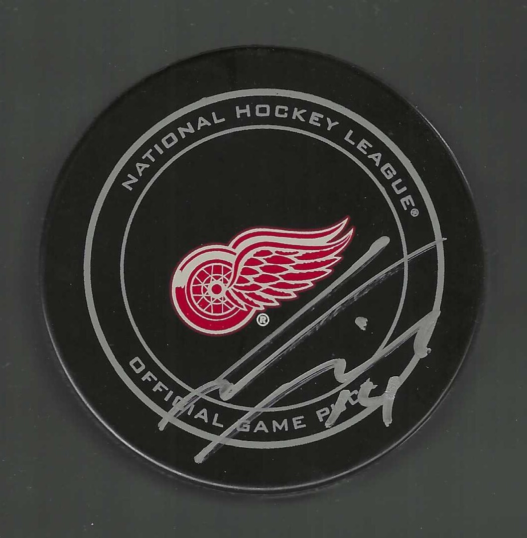 Gustav Nyquist Signed Detroit Red Wings Official Game Puck Signed In Silver