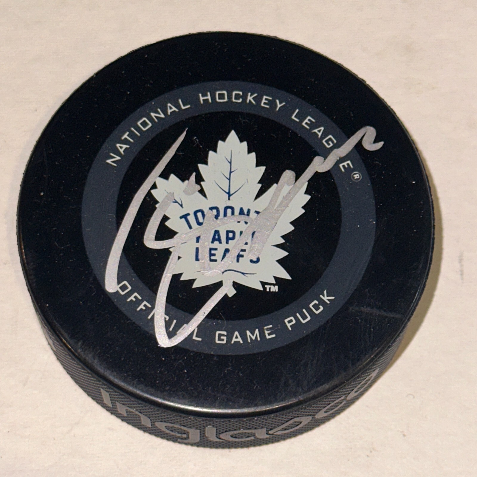 JOHN TAVARES Signed Toronto MAPLE LEAFS Official GAME Puck Beckett Auth BAS