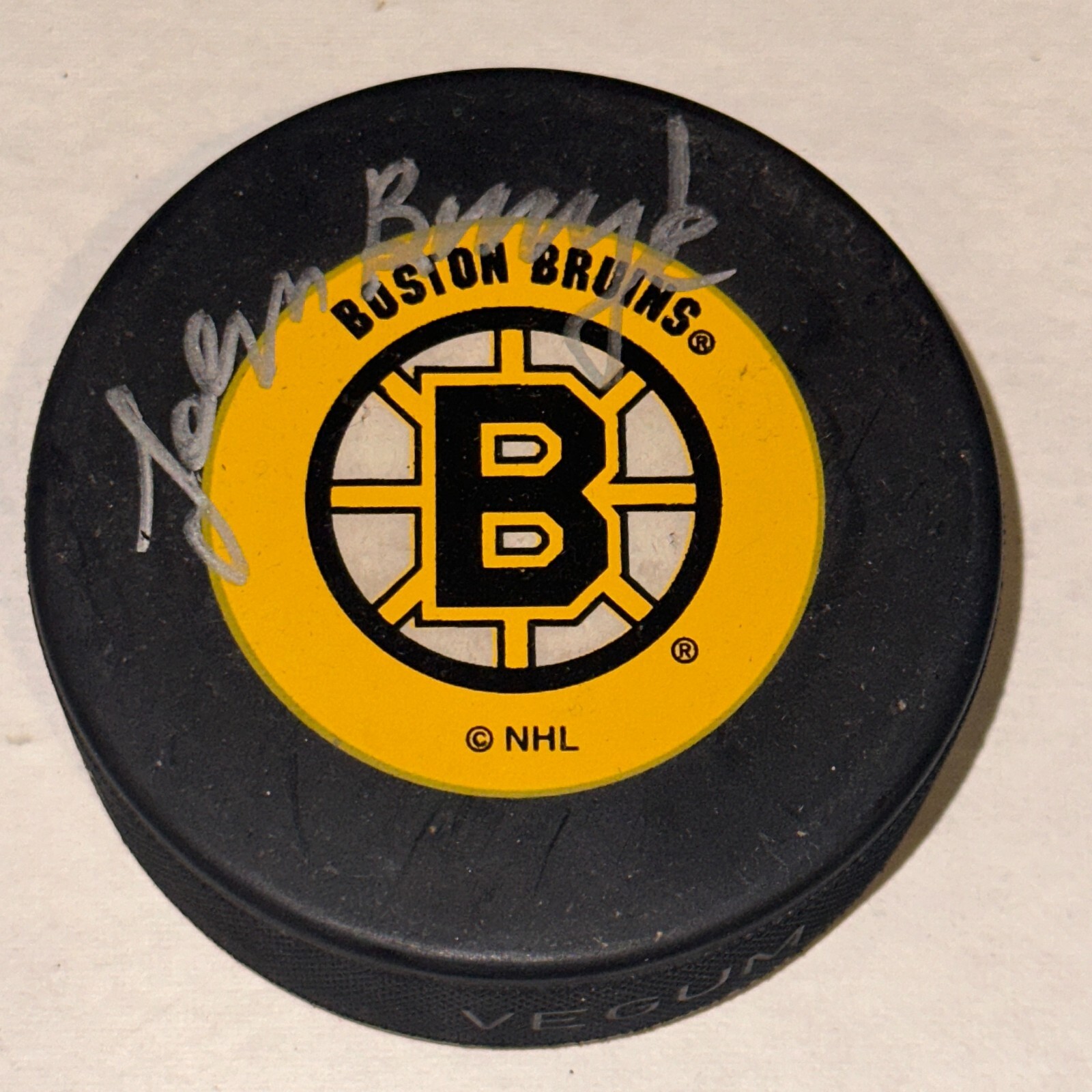 JOHN BUCYK Signed Boston BRUINS Official GAME Puck Beckett BAS
