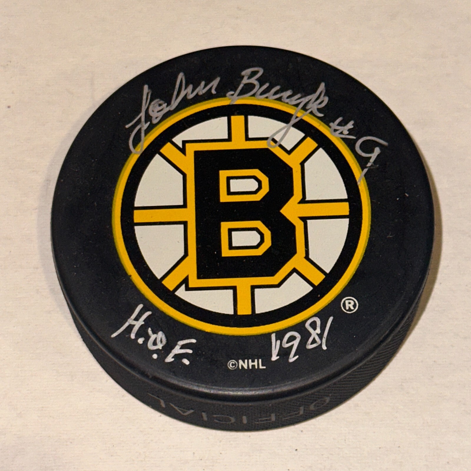JOHN BUCYK Signed Boston BRUINS Official GAME Puck Beckett BAS w/ HOF Inscrip