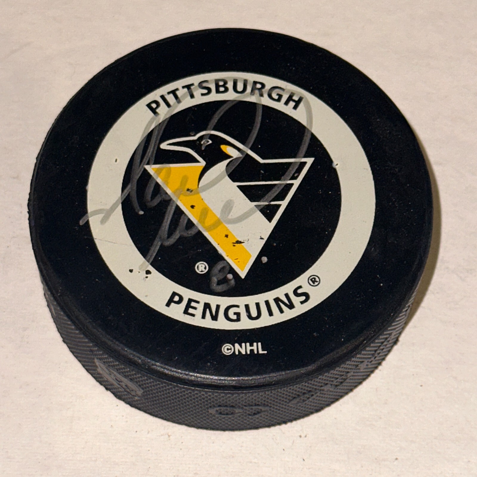 MARK RECCHI Signed Pittsburgh PENGUINS Official GAME Puck Beckett BAS