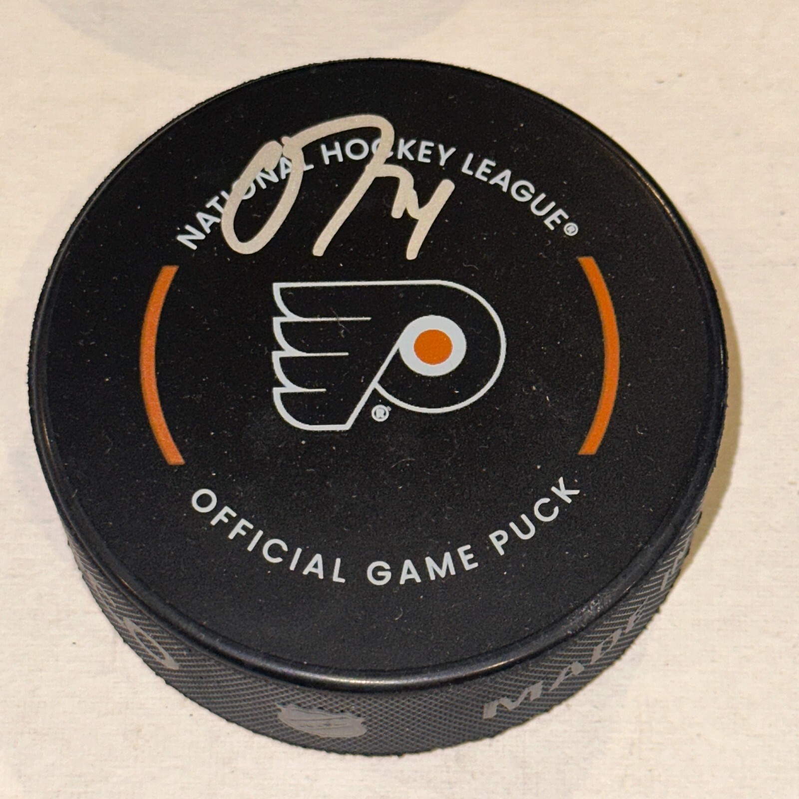 OWEN TIPPETT Signed Philadelphia FLYERS Official GAME Puck Beckett (BAS)