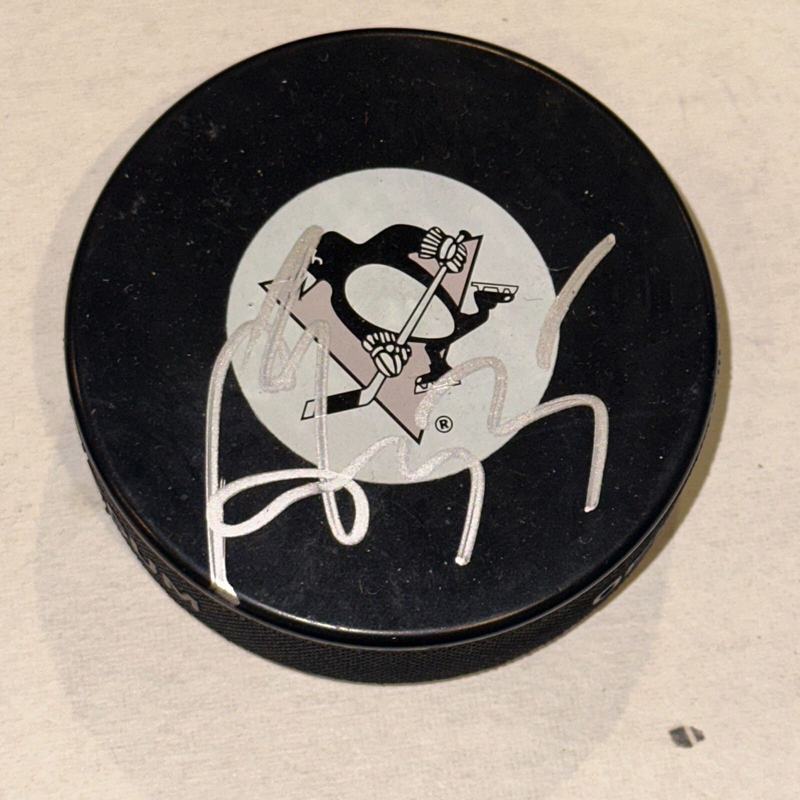 SERGEI GONCHAR Signed Pittsburgh PENGUINS Puck Beckett Authenticated (BAS)