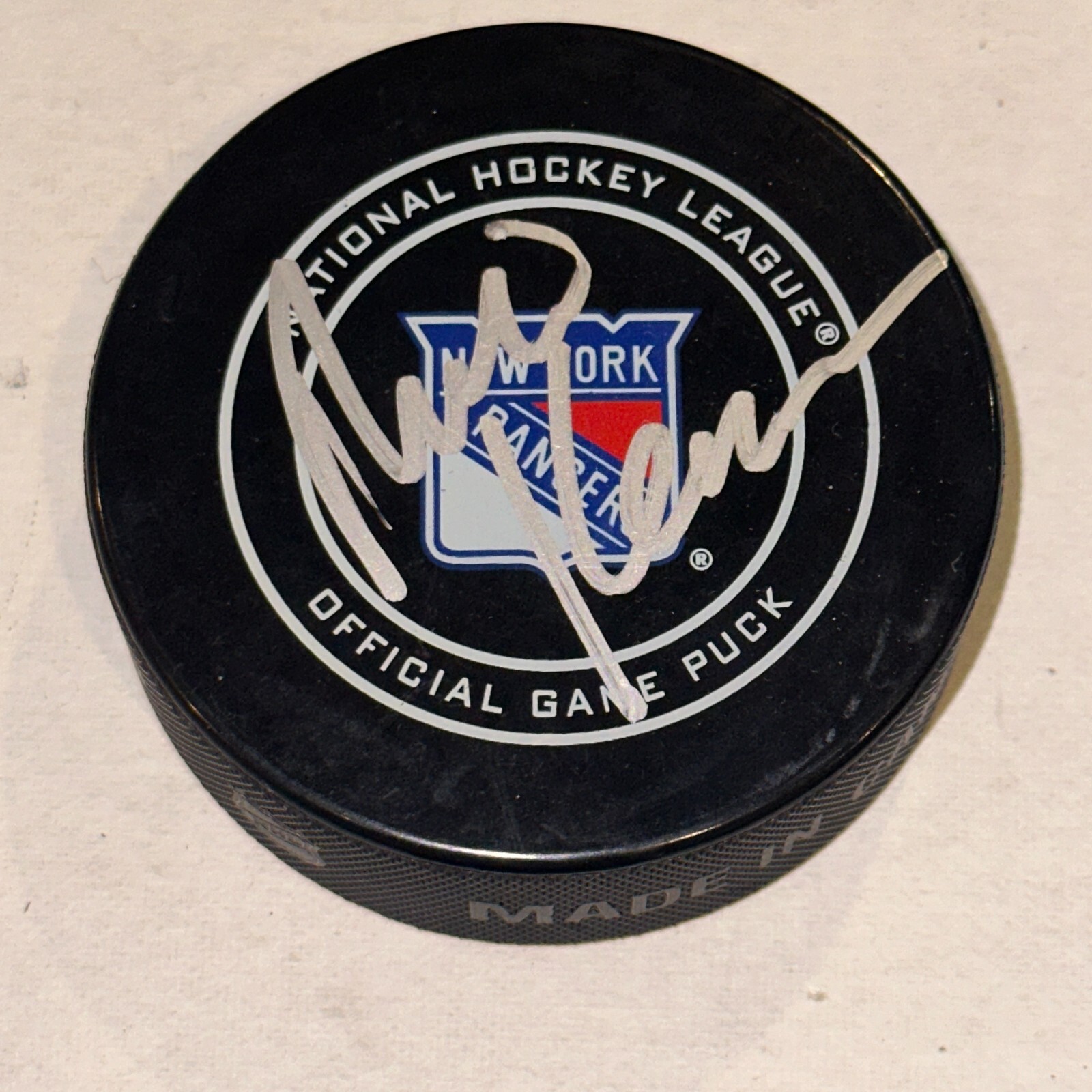 MIKE KEENAN Signed NY RANGERS Official GAME Puck Beckett (BAS)