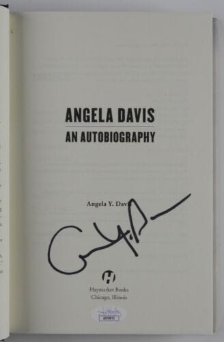 ANGELA DAVIS JSA AUTOGRAPH SIGNED BOOK AN AUTOBIOGRAPHY HARDCOVER ACTIVIST COLLECTIBLE MEMORABILIA