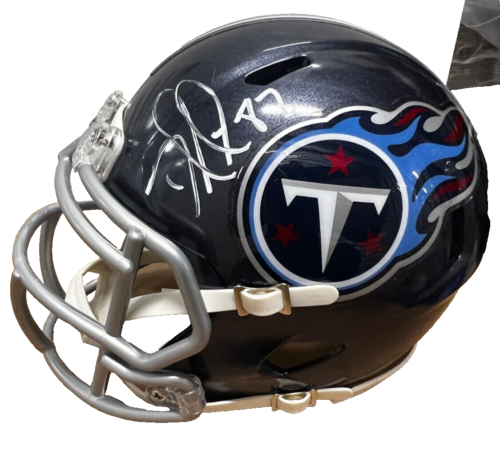 DELANIE WALKER signed (TENNESSEE TITANS) mini football helmet BECKETT AD47274