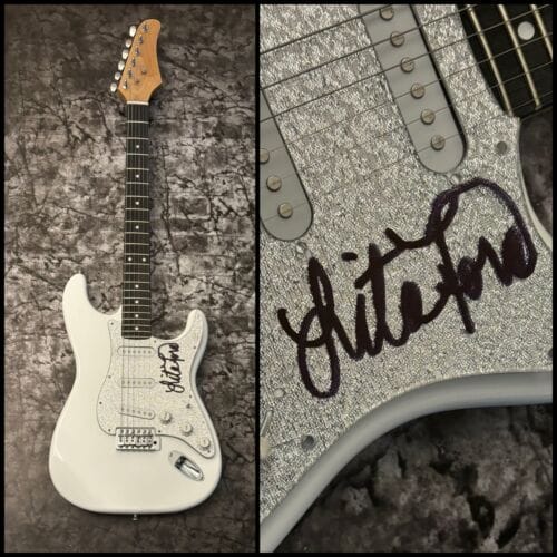 GFA THE RUNAWAYS SEXY * LITA FORD * SIGNED ELECTRIC GUITAR PROOF COA COLLECTIBLE MEMORABILIA
