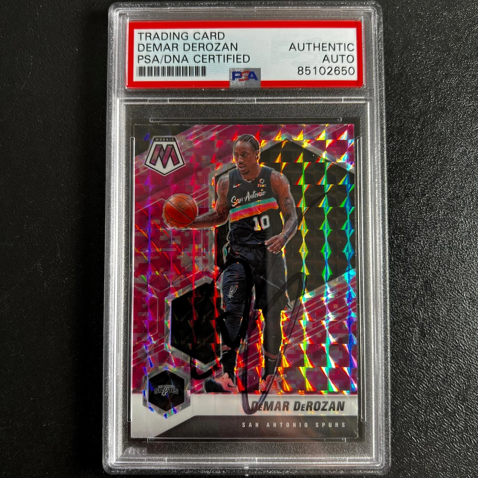 2020-21 Panini Mosaic #133 Demar DeRozan Signed AUTO PSA Slabbed Spurs