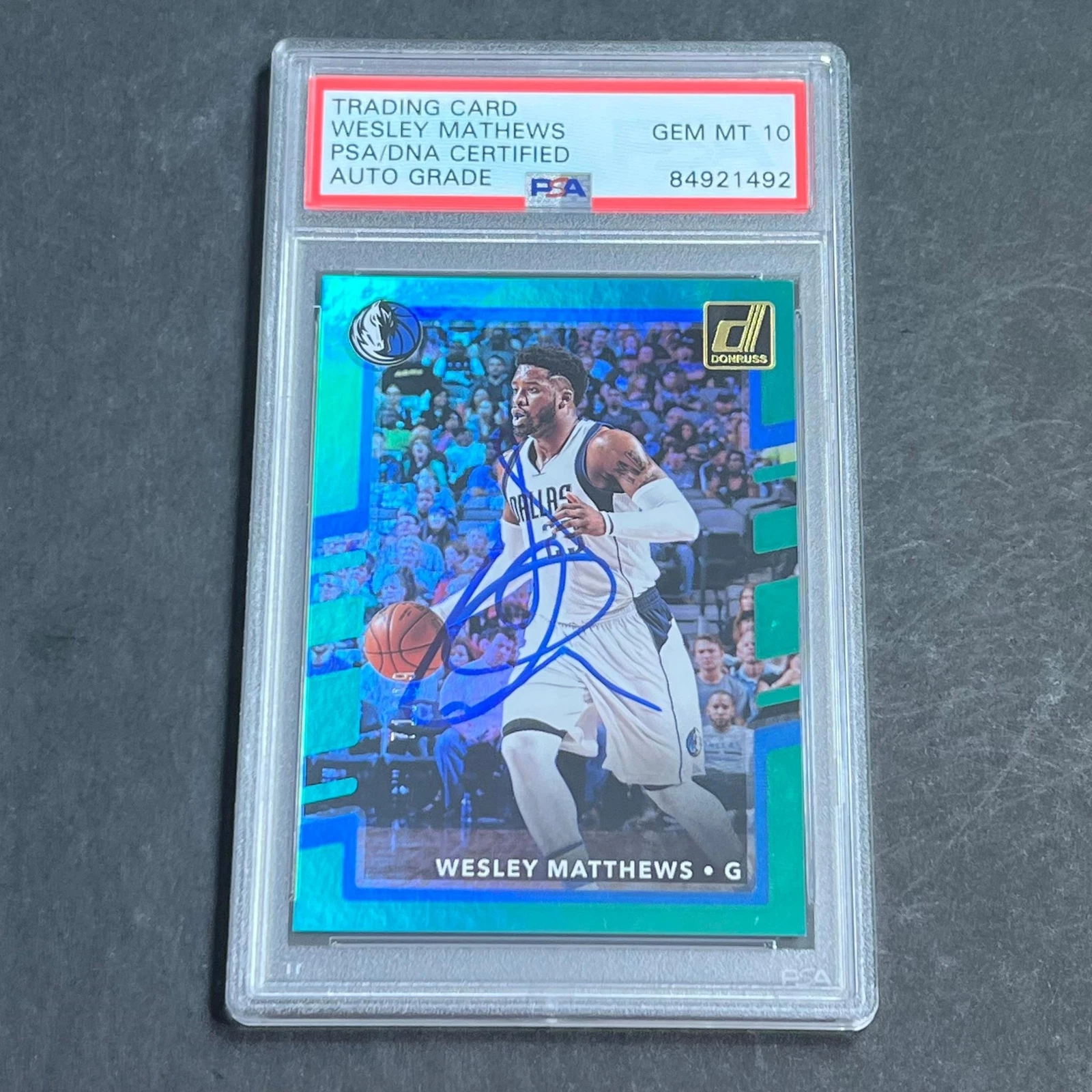 2017-18 Donruss #33 Wesley Matthews Signed Card AUTO PSA Slabbed Mavericks