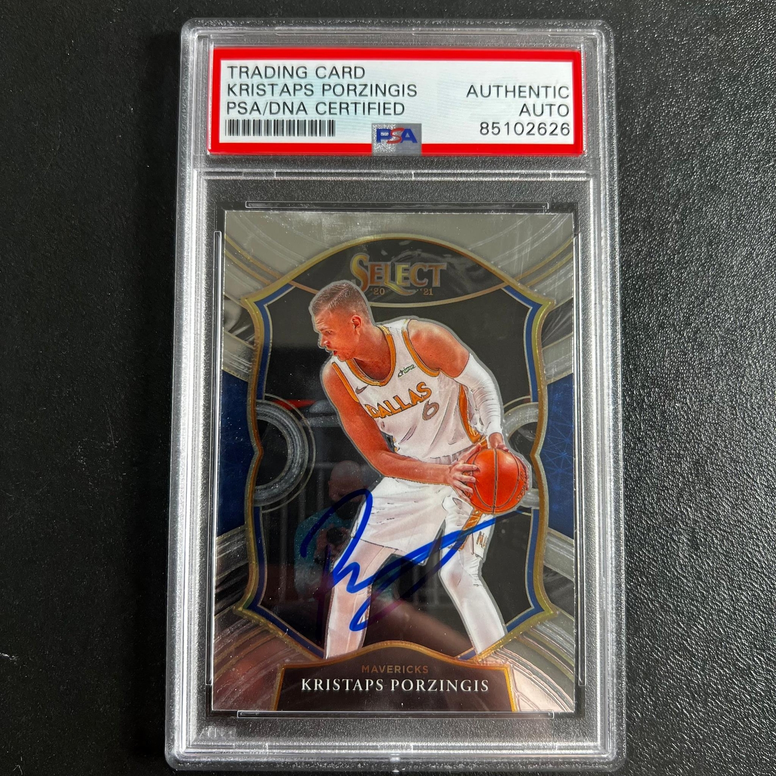 2020-21 Panini Select #42 Kristaps Porzingis Signed Card AUTO PSA Slabbed RC Kni