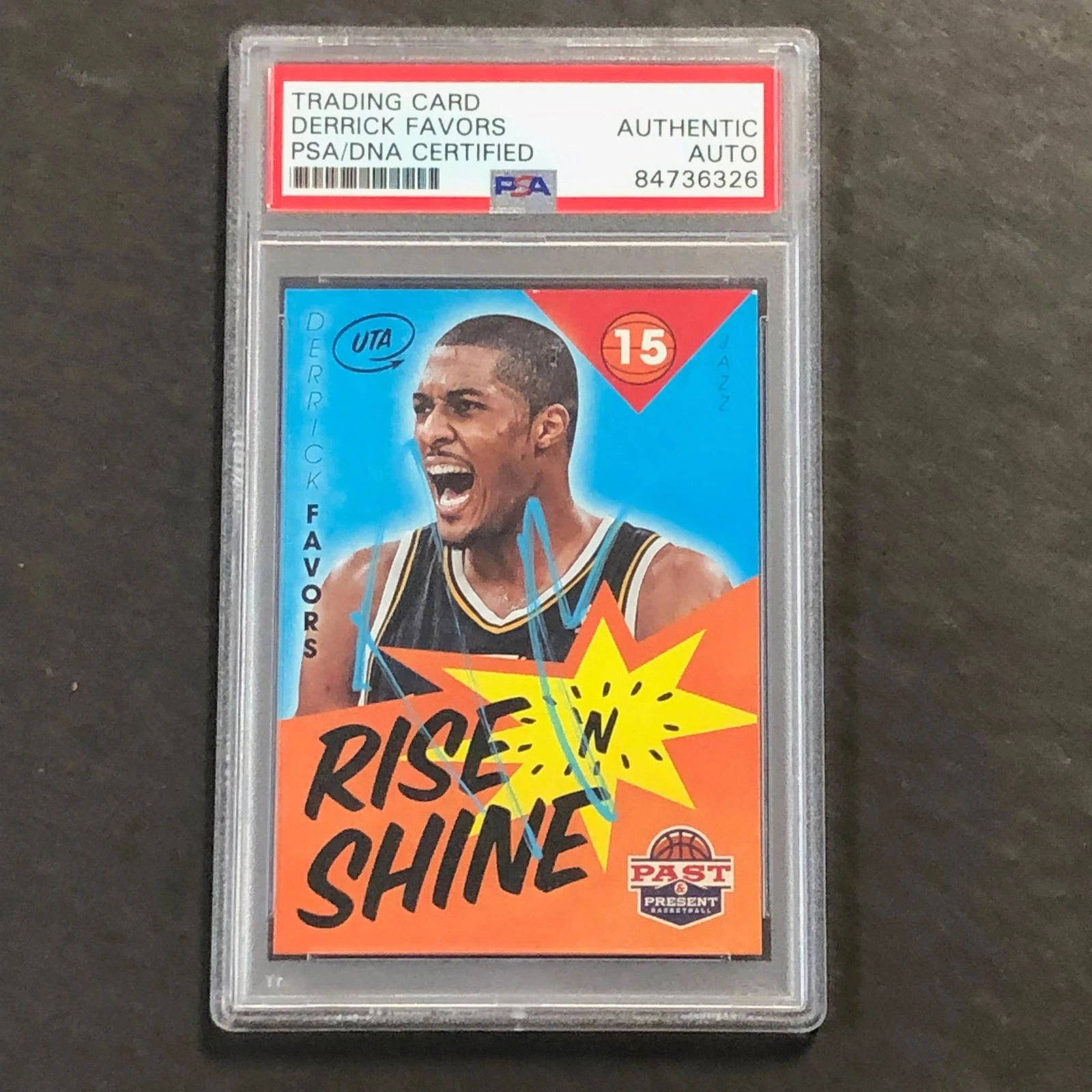 2012-13 Panini Past & Present #14 Derrick Favors Signed Card AUTO PSA Slabbed Ja