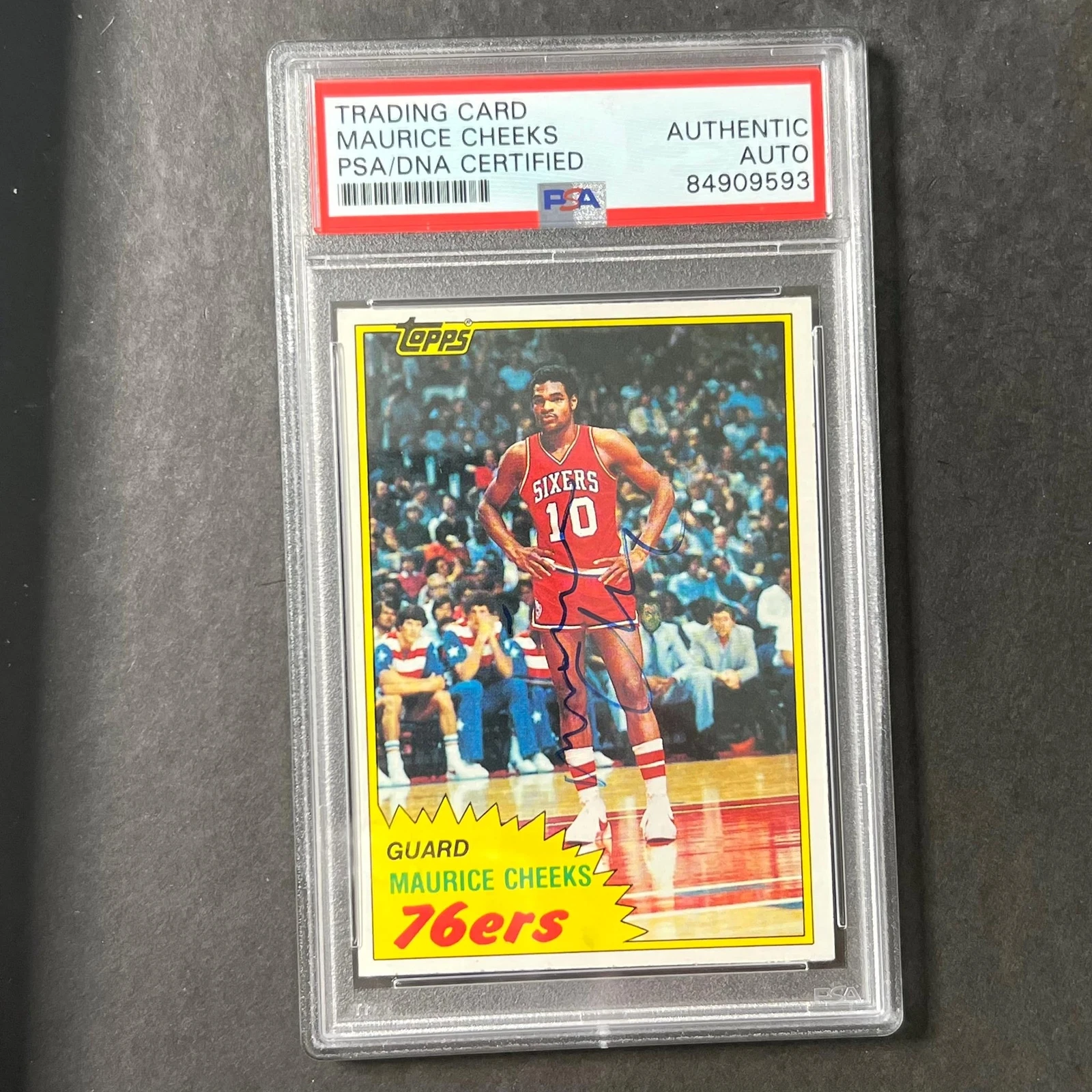 1981 TOPPS BASKETBALL CARD #90 MAURICE CHEEKS SIGNED AUTO PSA SLABBED 76ERS COLLECTIBLE MEMORABILIA