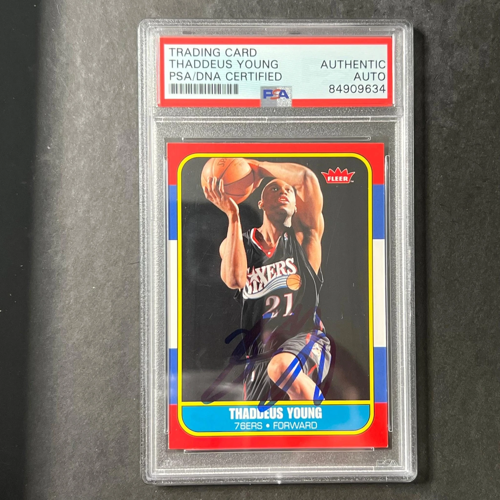 2006-07 NBA Fleer #B6R-161 Thaddeus Young Signed Card AUTO PSA Slabbed 76ers