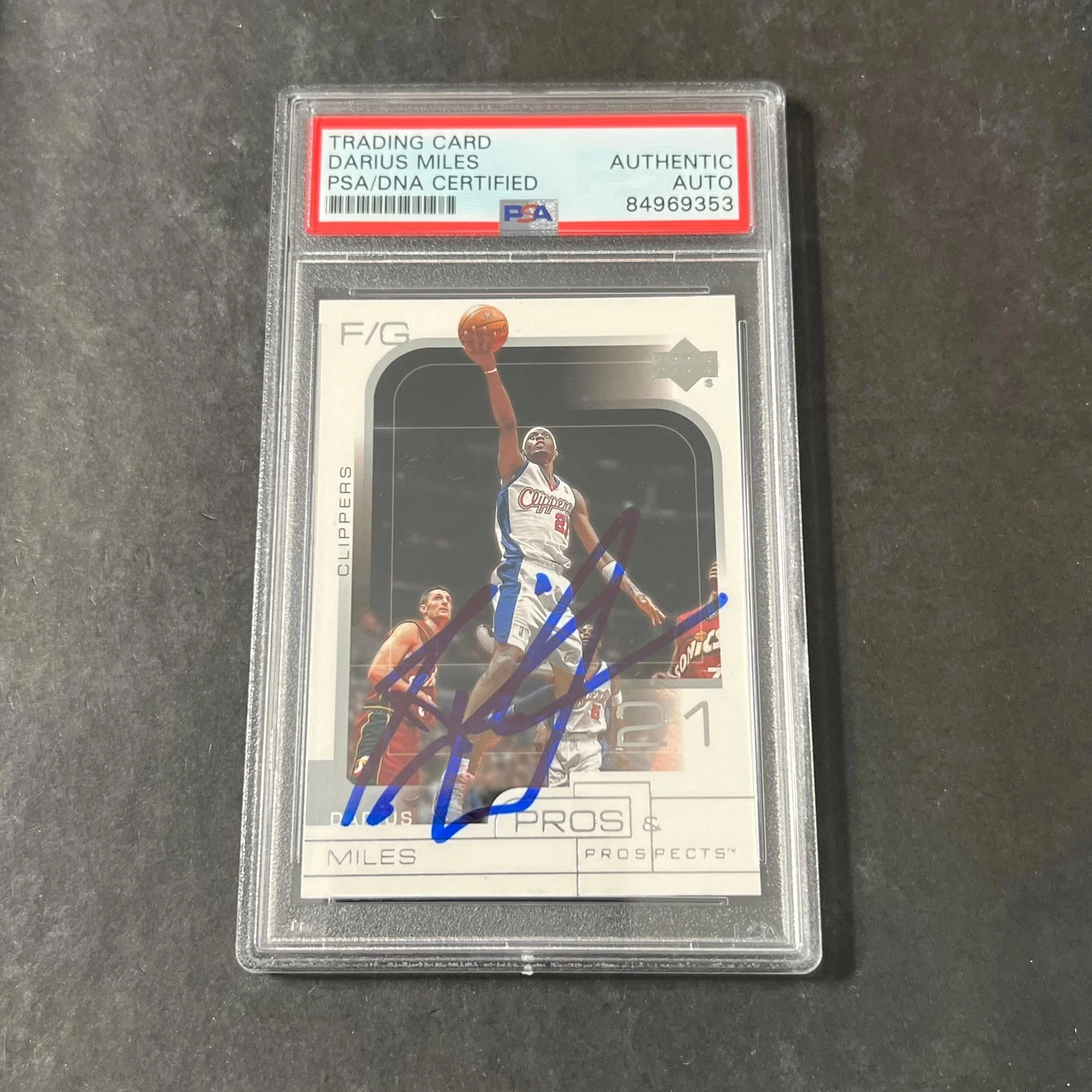 2001 Upper Deck Prospects #35 Darius Miles signed Card Auto PSA Slabbed Rookie C