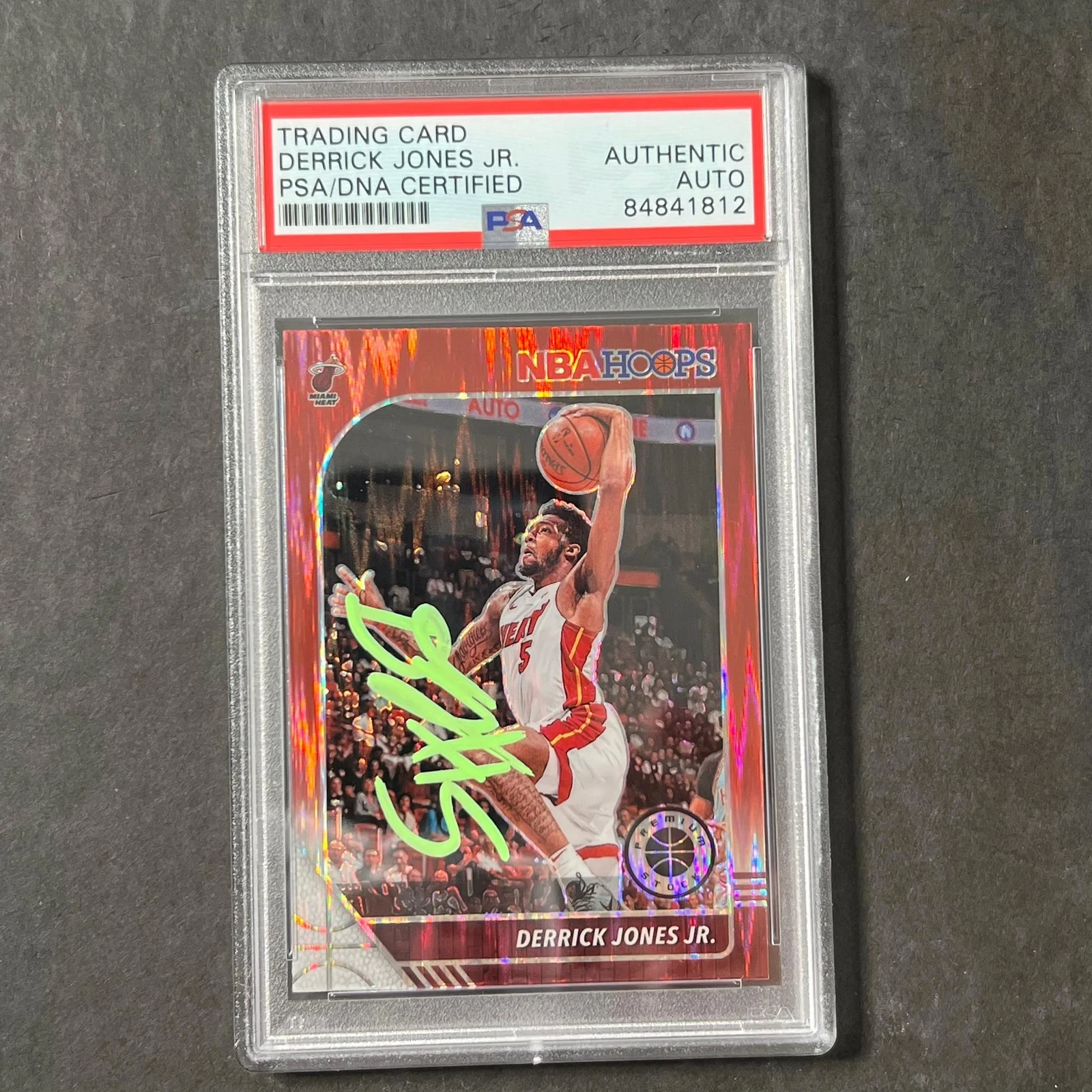 2019-20 Panini Hoops Premium Stock #101 Derrick Jones Jr. Signed Card AUTO PSA H