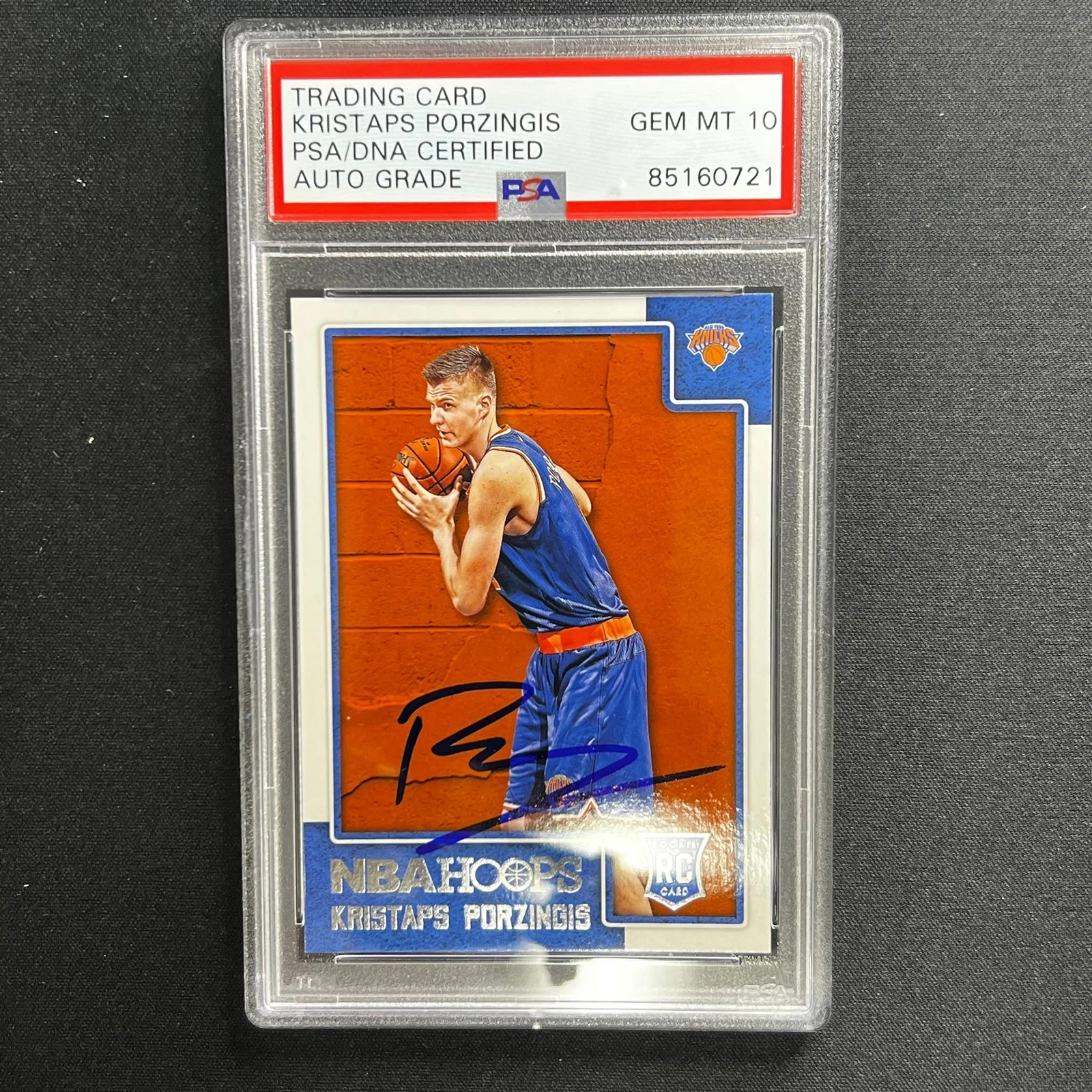 2015-16 Panini Hoops #261 Kristaps Porzingis Signed Card AUTO PSA Slabbed RC Kni