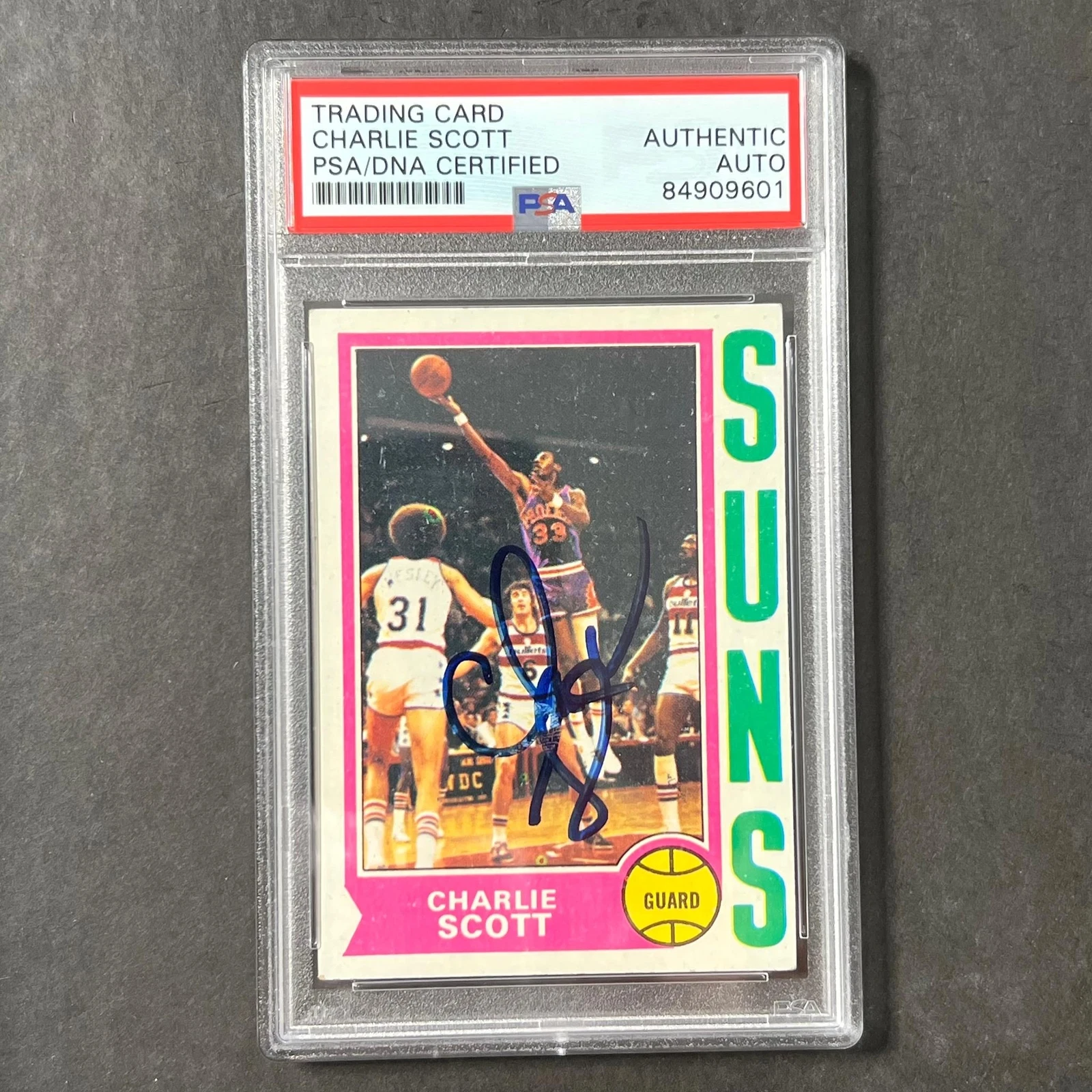 1974-75 TOPPS BASKETBALL CARD #35 CHARLIE SCOTT SIGNED AUTO PSA/DNA SLABBED SUNS COLLECTIBLE MEMORABILIA