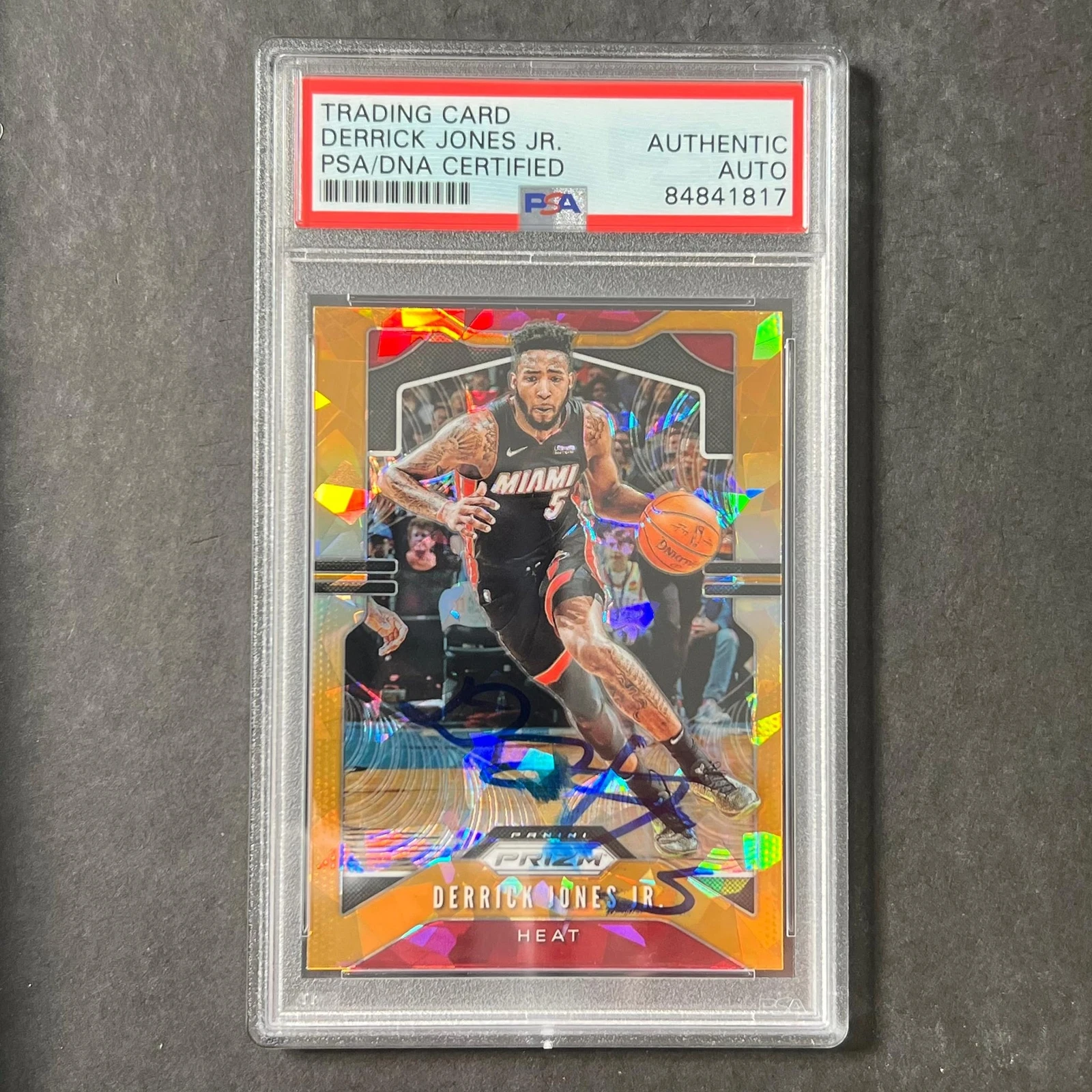 2019-20 Panini Prizm #150 Derrick Jones Jr. Signed Card AUTO PSA/DNA Heat