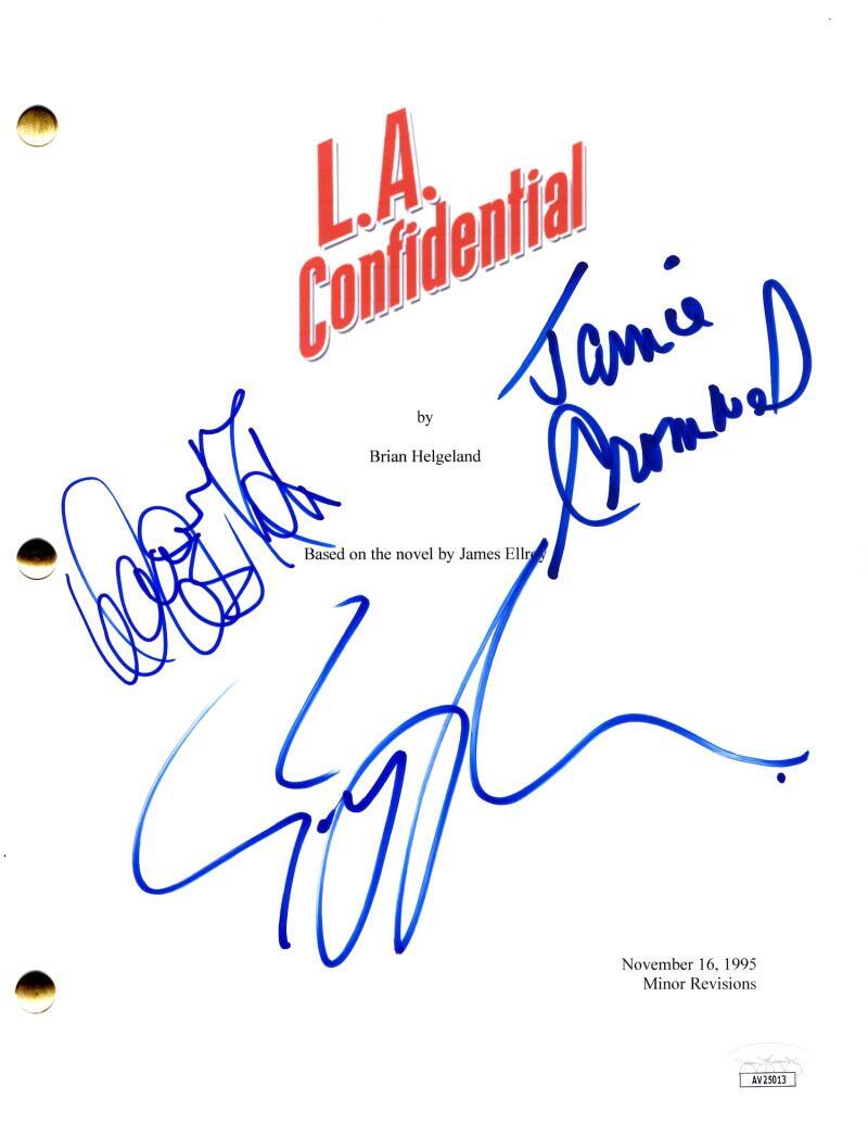 Danny DeVito Guy Pearce +1 Signed Autograph LA Confidential Movie Script JSA COA