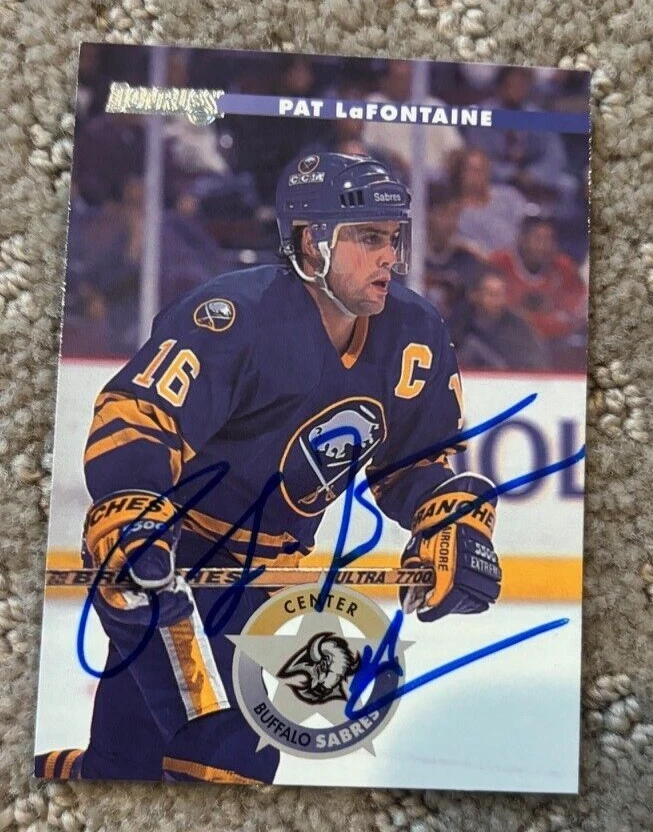 1996-97 Donruss Buffalo Sabres Hockey Card Pat LaFontaine signed autographed
