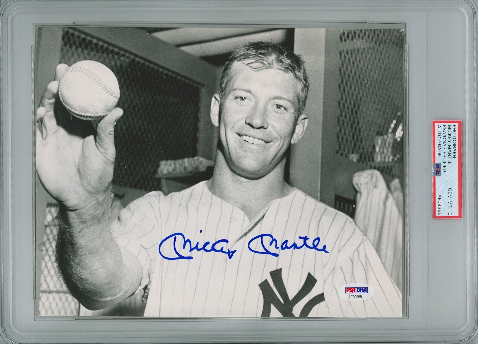 MICKEY MANTLE SIGNED 8X10 PSA DNA AF09355 GEM MINT 10 AUTO YANKEES HOF (D)