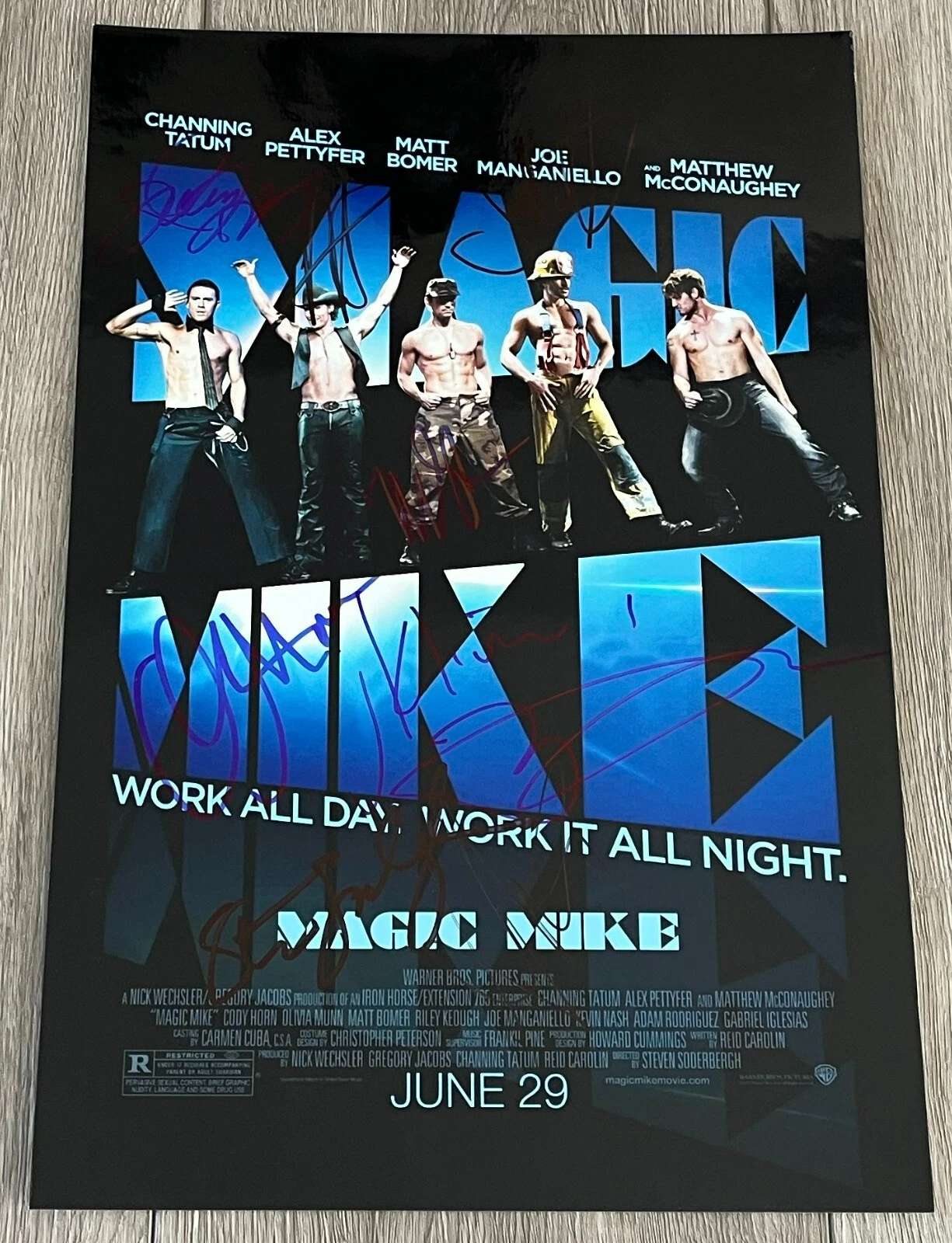 MAGIC MIKE CAST SIGNED MATTHEW MCCONAUGHEY CHANNING TATUM +6 12x18 PHOTO & COA