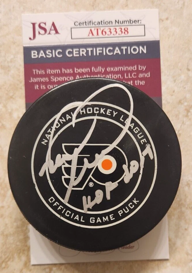 Mark Recchi Signed Official NHL Game Puck w/ JSA COA Philadelphia Flyers HOF 17