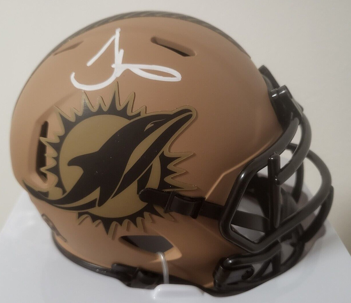 TYREEK HILL MIAMI DOLPHINS SIGNED 23 SALUTE TO SERVICE MINI HELMET BECKETT *