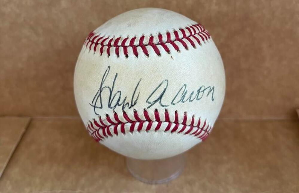 HANK AARON MILWAUKEE BRAVES VINTAGE SIGNED N.L. BASEBALL BECKETT AUTH