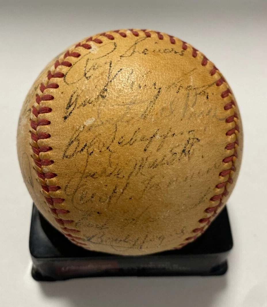 1952 ST. LOUIS BROWNS TEAM SIGNED AUTOGRAPHED BASEBALL BECKETT LOA VINTAGE