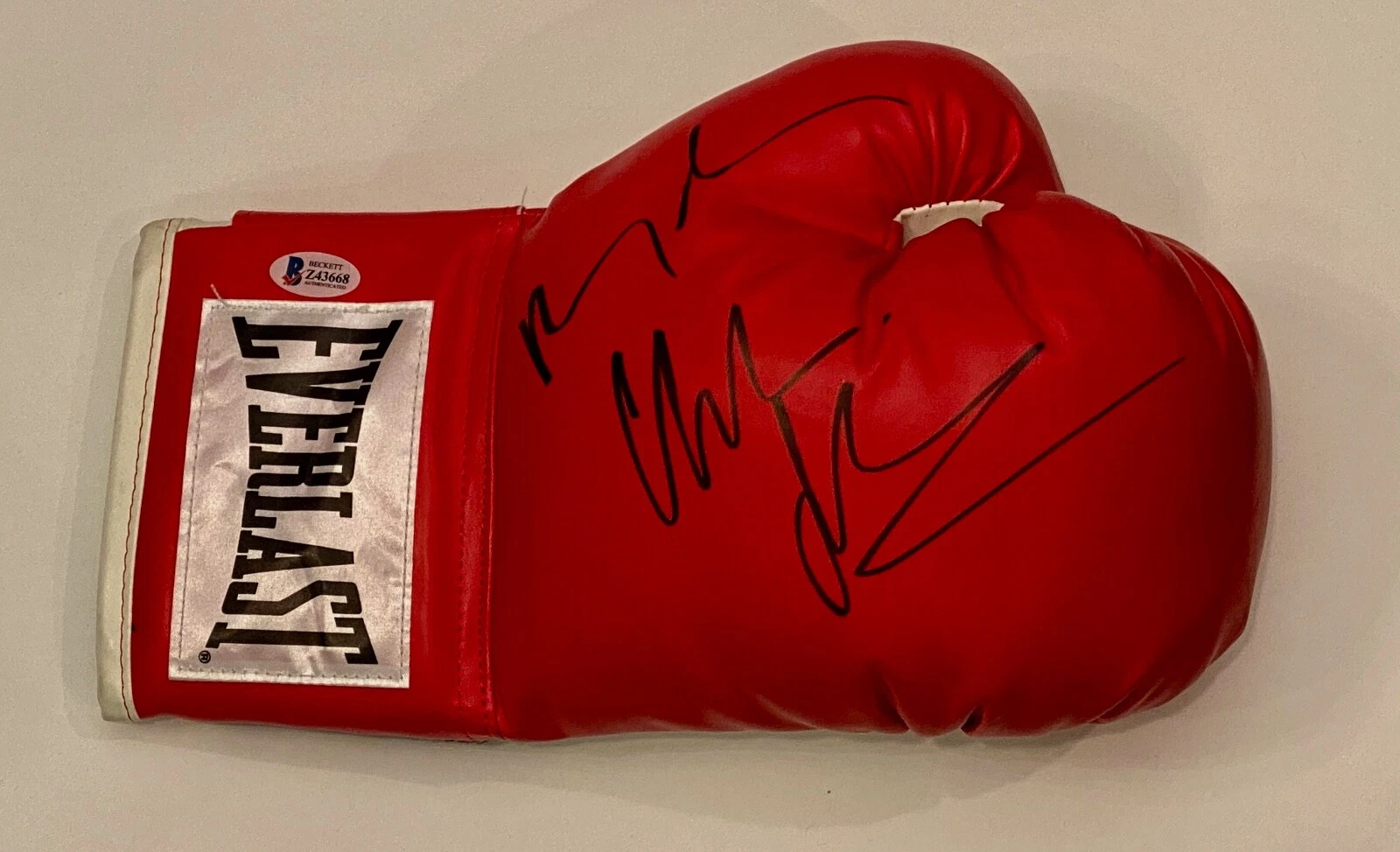 Christian Bale Signed Autographed Boxing Glove The Fighter Beckett BAS COA