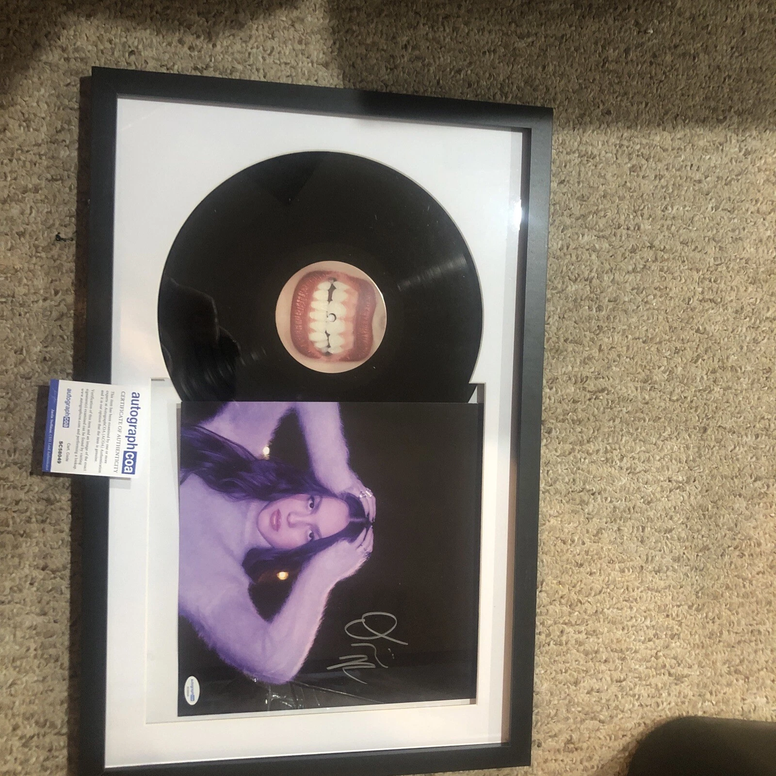 OLIVIA RODRIGO GUTS SIGNED AUTOGRAPH FRAMED VINYL DISPLAY ACOA GUTS ALBUM RECORD