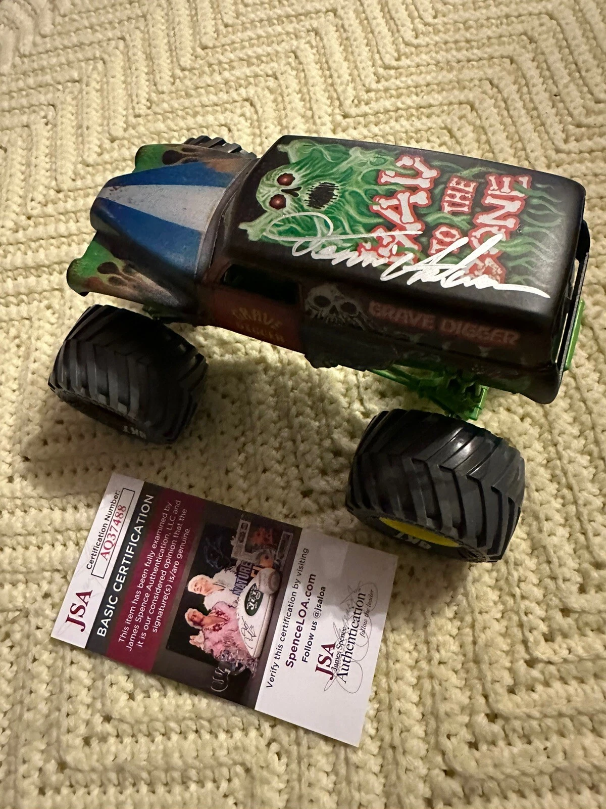 Dennis Anderson Signed Grave Digger 1/24 Scale Diecast JSA Authenticated COA