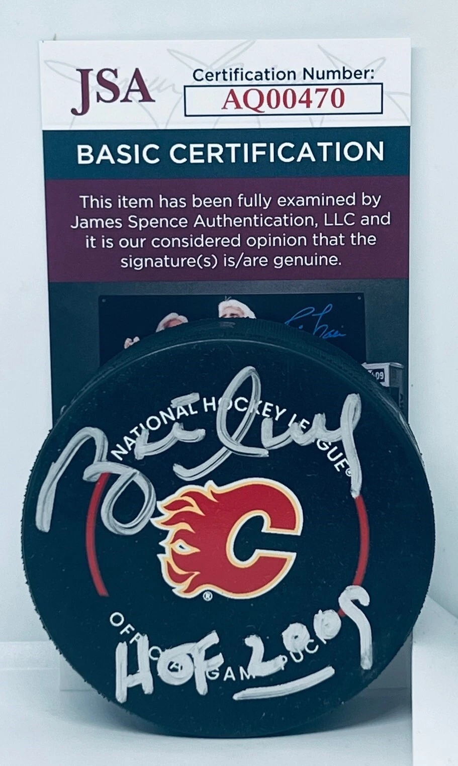 Brett Hull signed Calgary Flames Game Puck autographed W/ HOF Inscription JSA