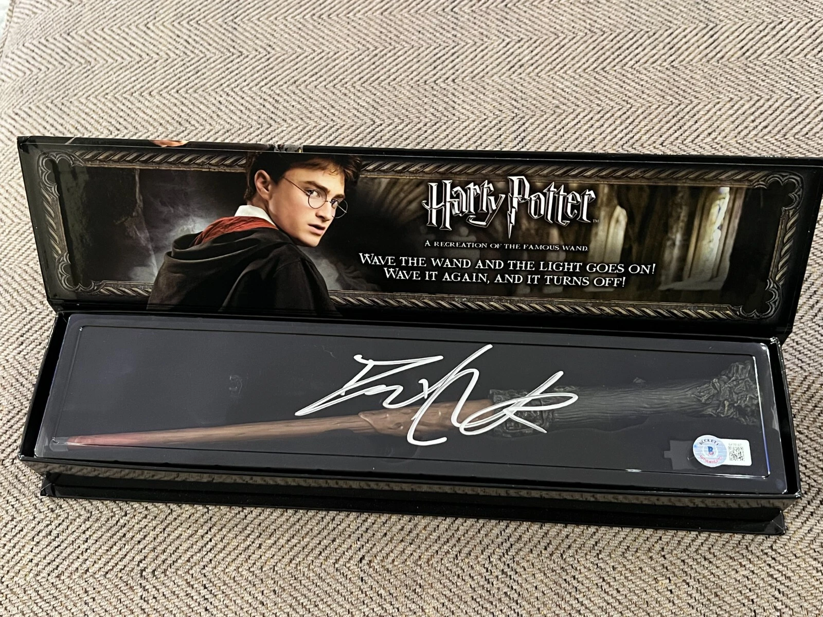 DANIEL RADCLIFFE SIGNED HARRY POTTER WAND ILLUMINATING AUTOGRAPH BECKETT COA D