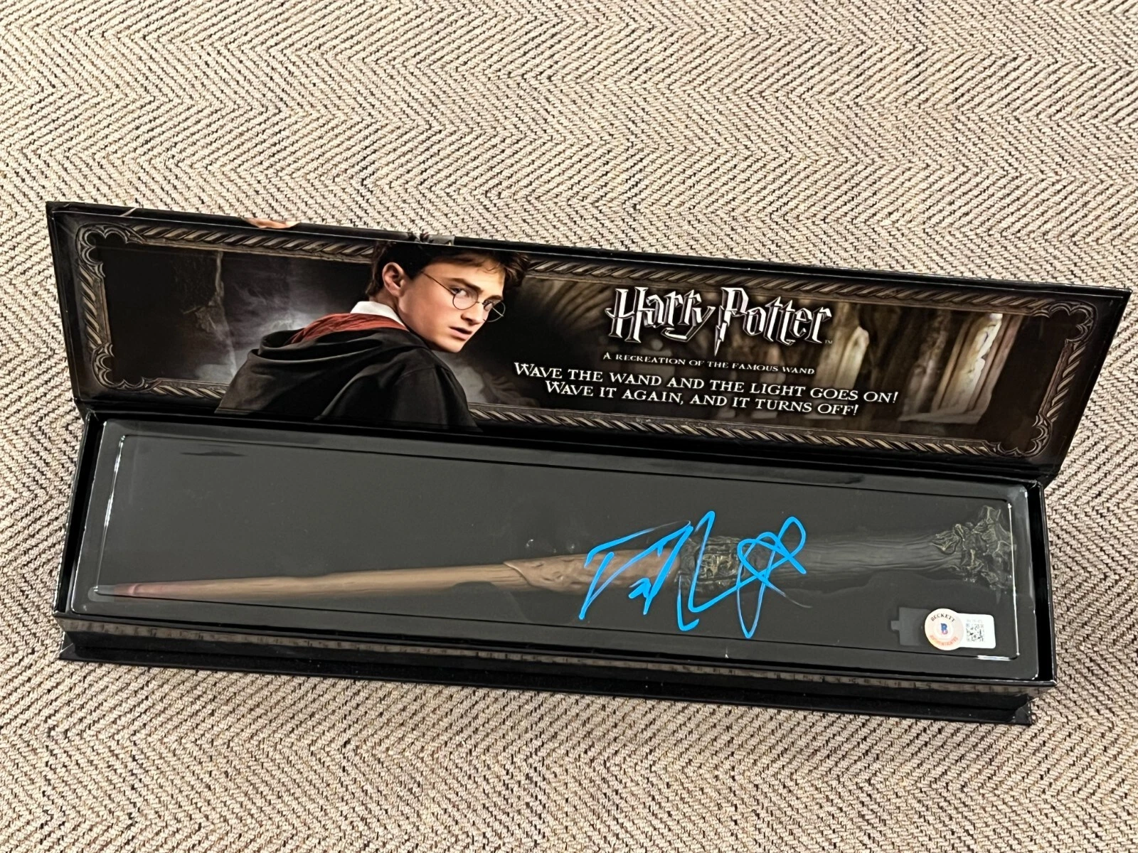 DANIEL RADCLIFFE SIGNED HARRY POTTER WAND ILLUMINATING AUTOGRAPH BECKETT COA G