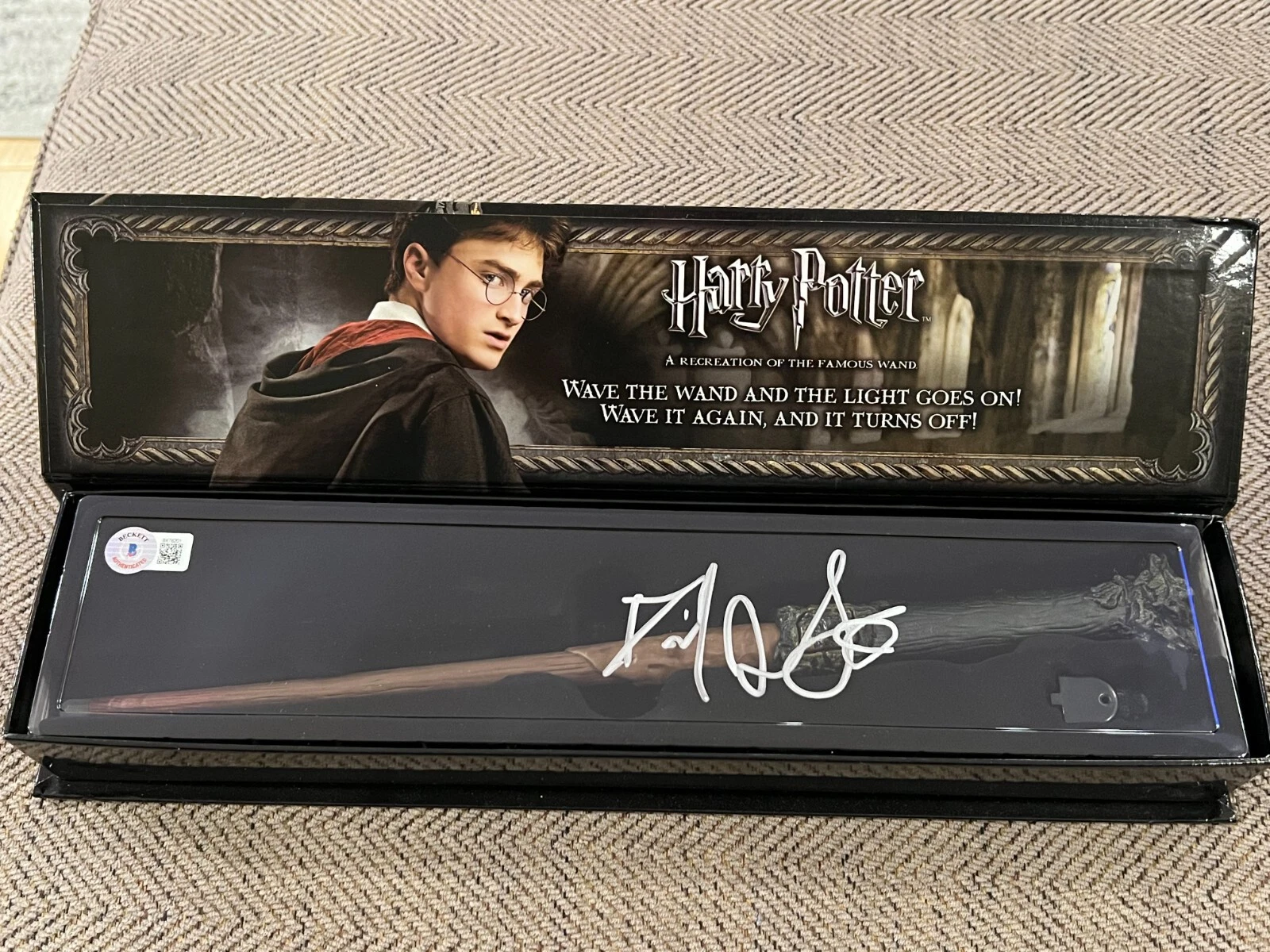 DANIEL RADCLIFFE SIGNED HARRY POTTER WAND ILLUMINATING AUTOGRAPH BECKETT COA E