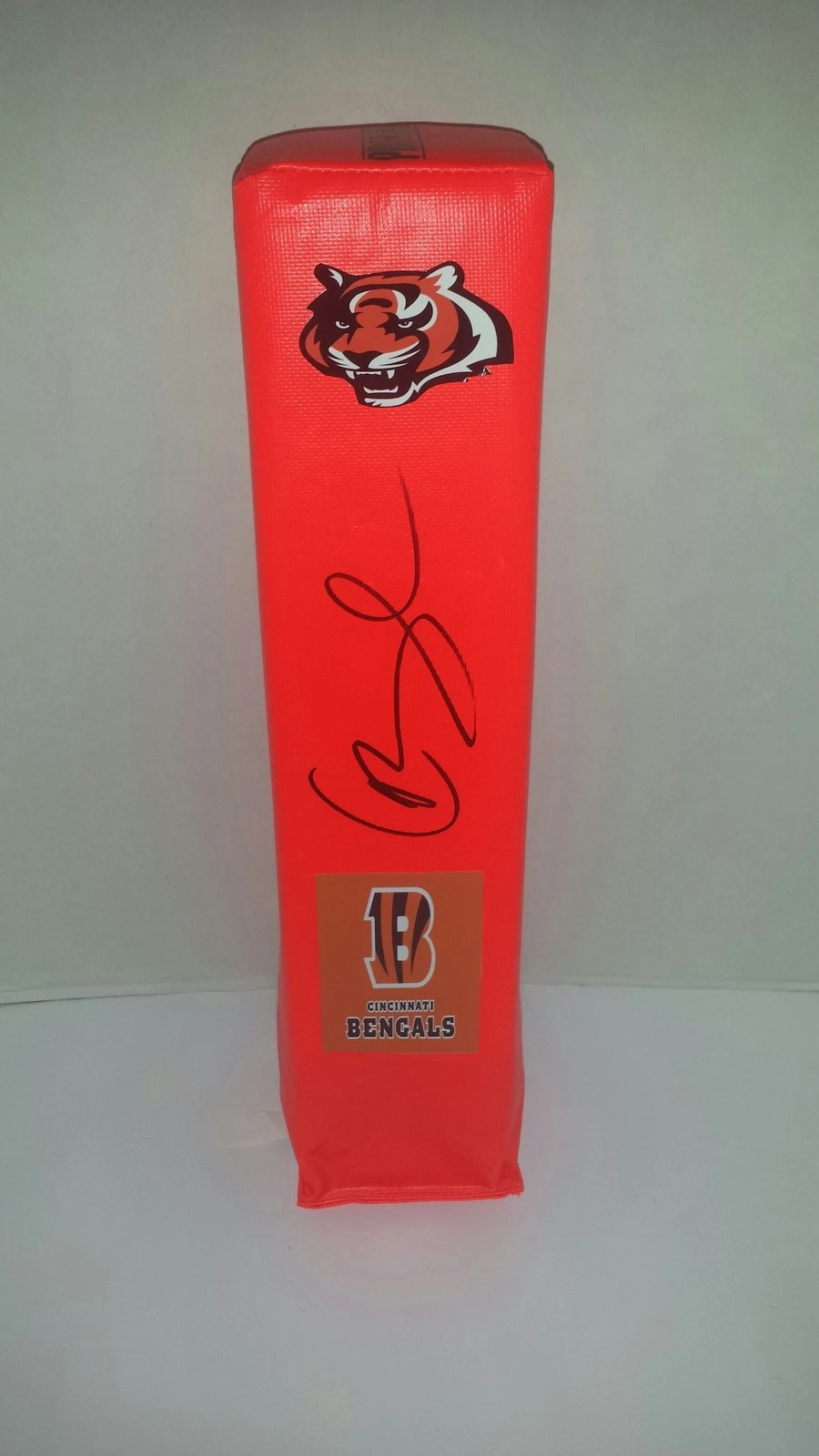 GIOVANI BERNARD SIGNED CINCINNATI BENGALS TOUCHDOWN PYLON FOOTBALL