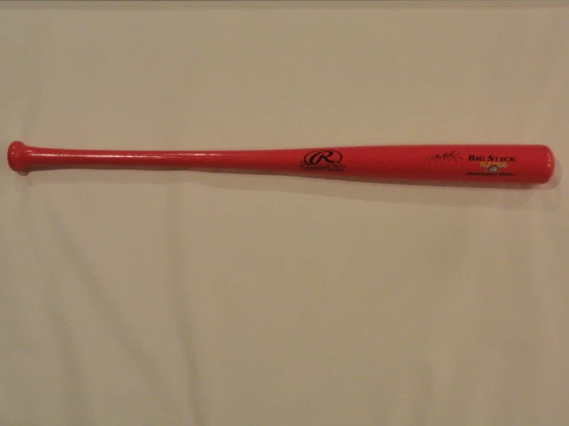 JUNG HO-KANG SIGNED FULL-SIZE PINK RAWLINGS BAT PITTSBURGH PIRATES PROOF