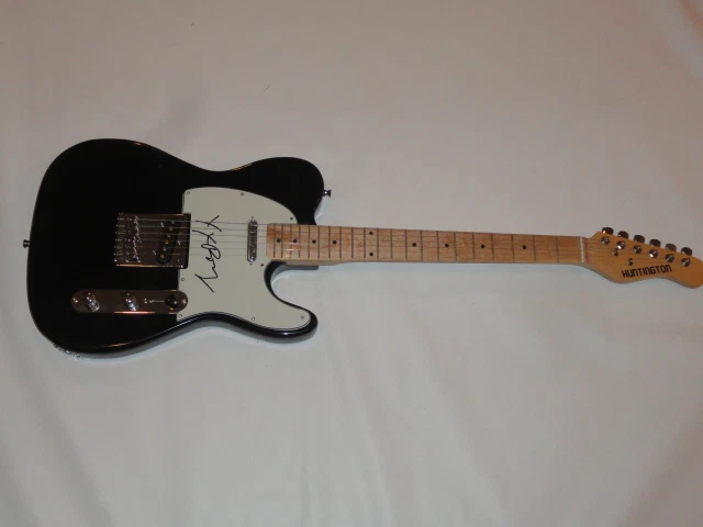 ROMY MADLEY CROFT SIGNED BLACK ELECTRIC GUITAR THE XX PROOF JSA COA