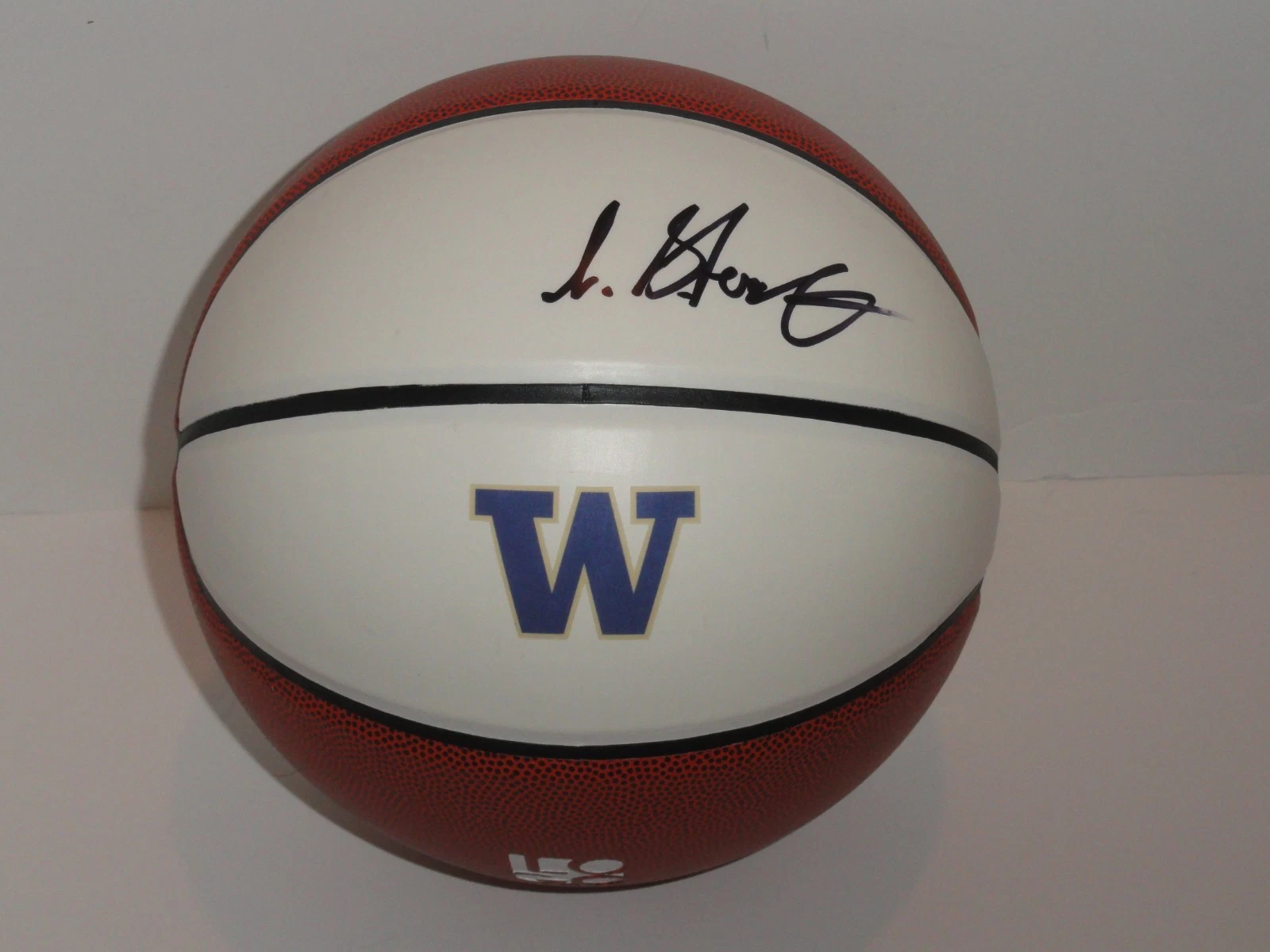 ISAIAH STEWART SIGNED BASKETBALL WASHINGTON HUSKIES FULL SIGNATURE PROOF